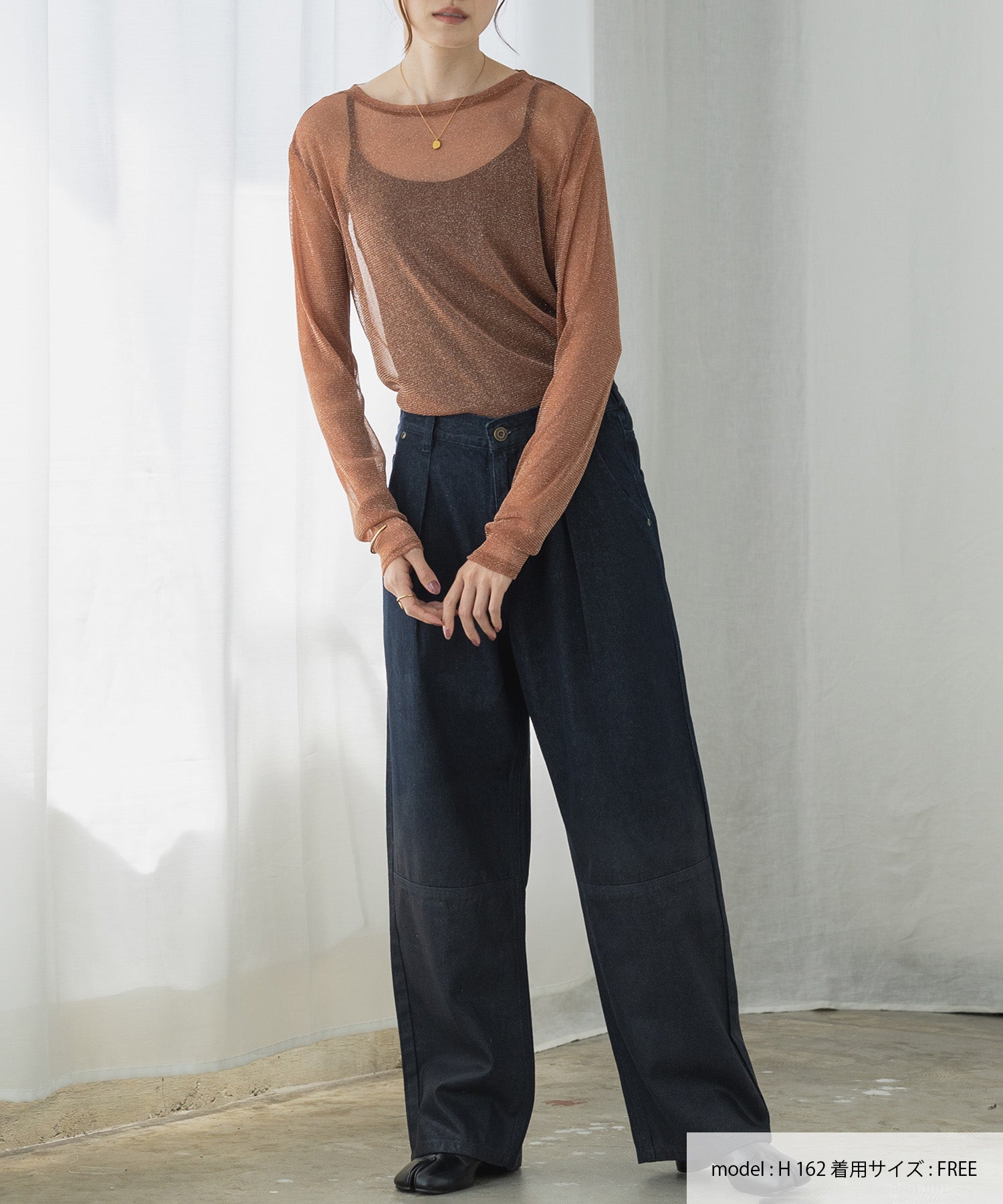 ラメシアークルーネックトップス