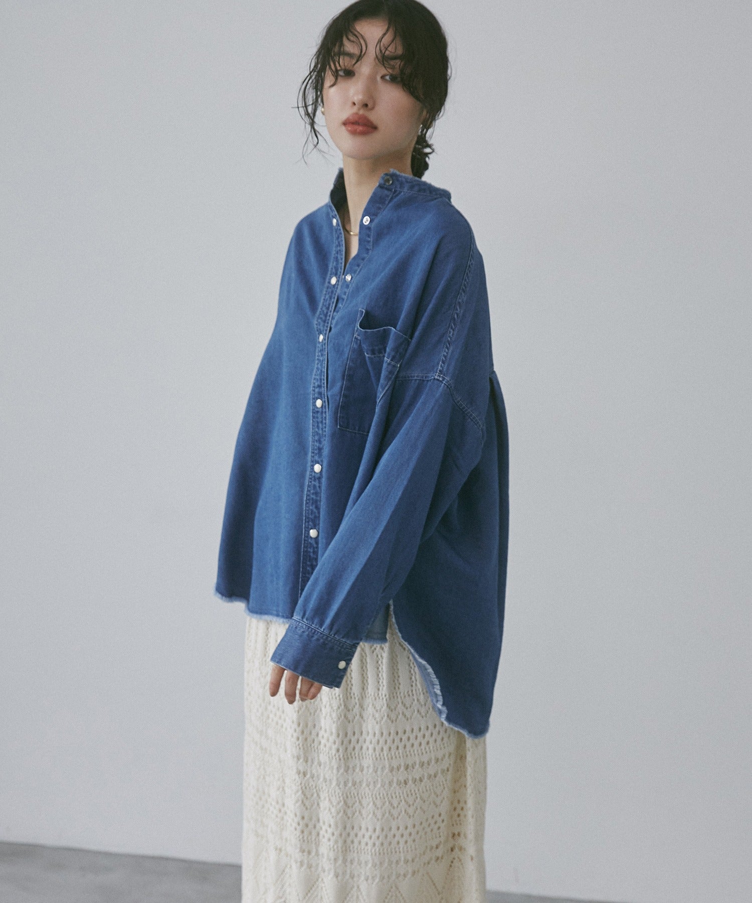 【WEB限定/別注】 バンドカラー オーバーサイズ デニムシャツ