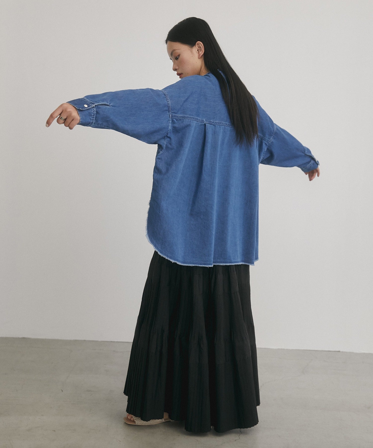 【WEB限定/別注】 バンドカラー オーバーサイズ デニムシャツ