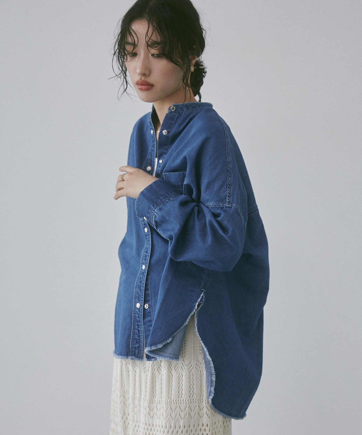 【WEB限定/別注】 バンドカラー オーバーサイズ デニムシャツ