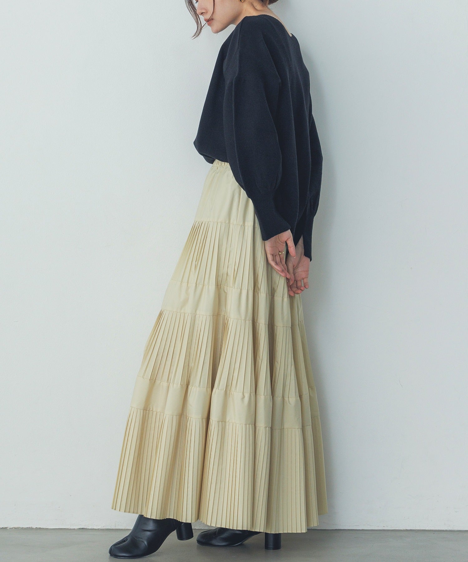 PLEATED TIERED SKIRT