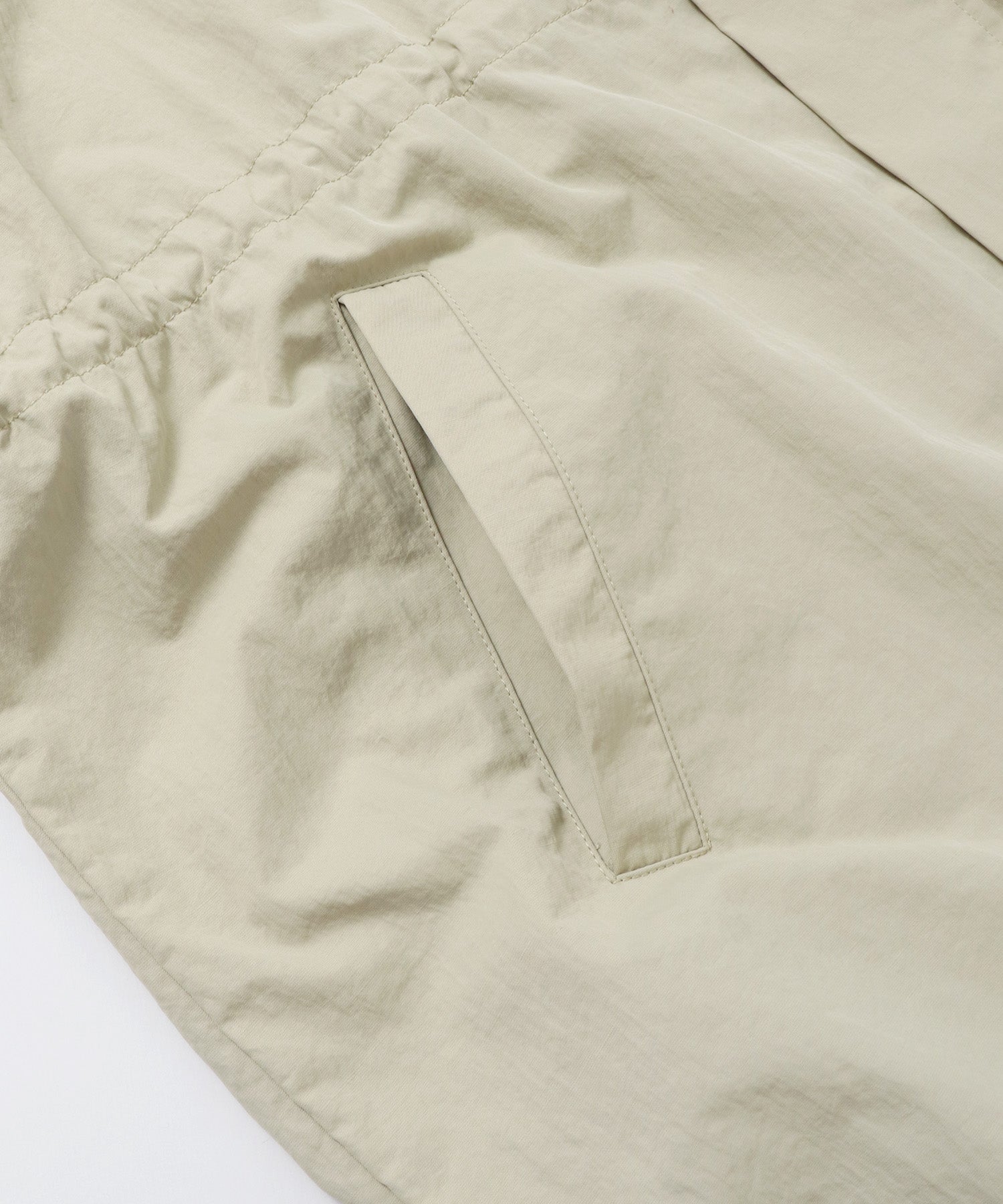 ナイロン マウンテンパーカー