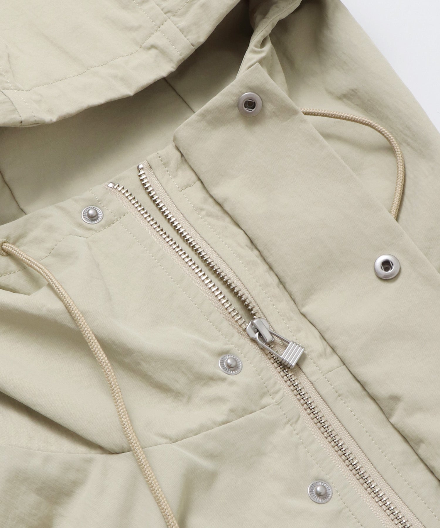 ナイロン マウンテンパーカー