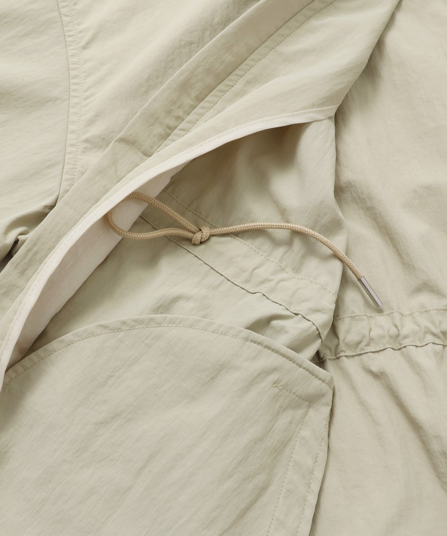 ナイロン マウンテンパーカー