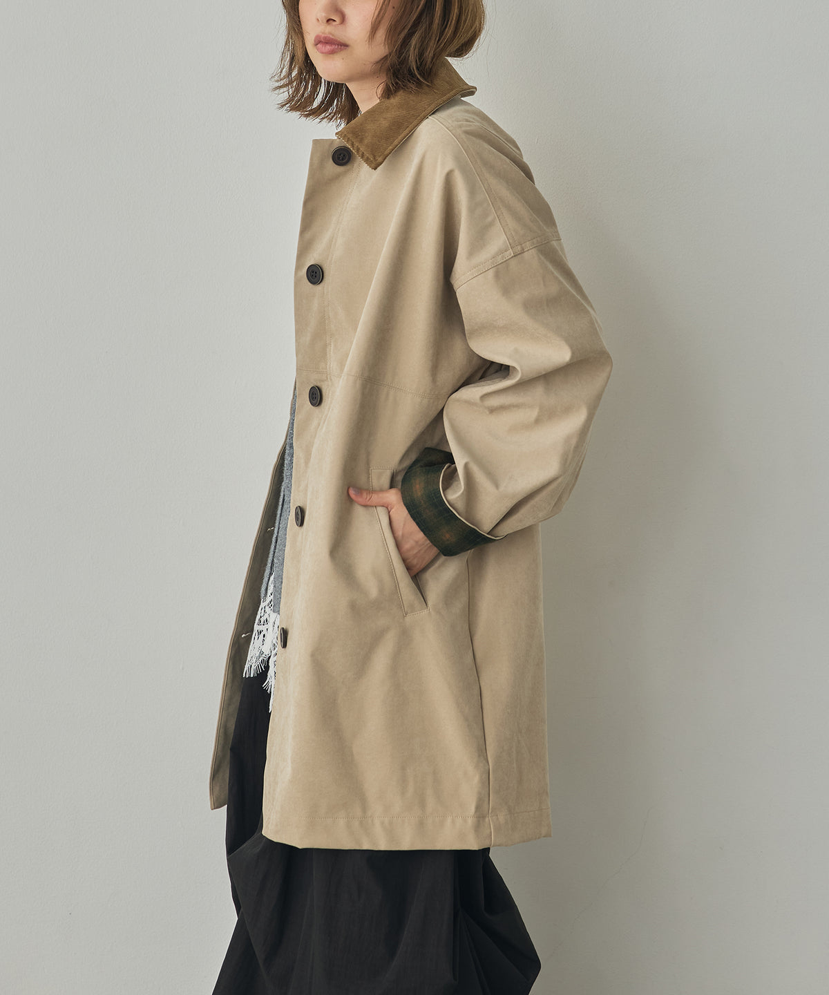 COLOUR-BLOCKED COLLAR BONDED STAND-UP COLLAR COAT