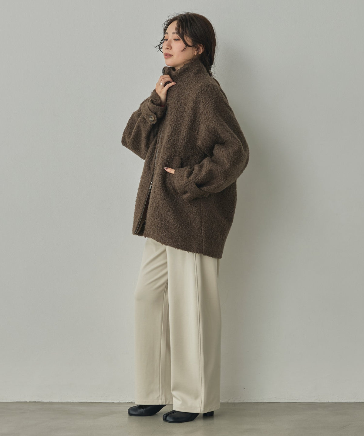 CURLY BOUCLÉ STAND-UP COLLAR MEDIUM COAT