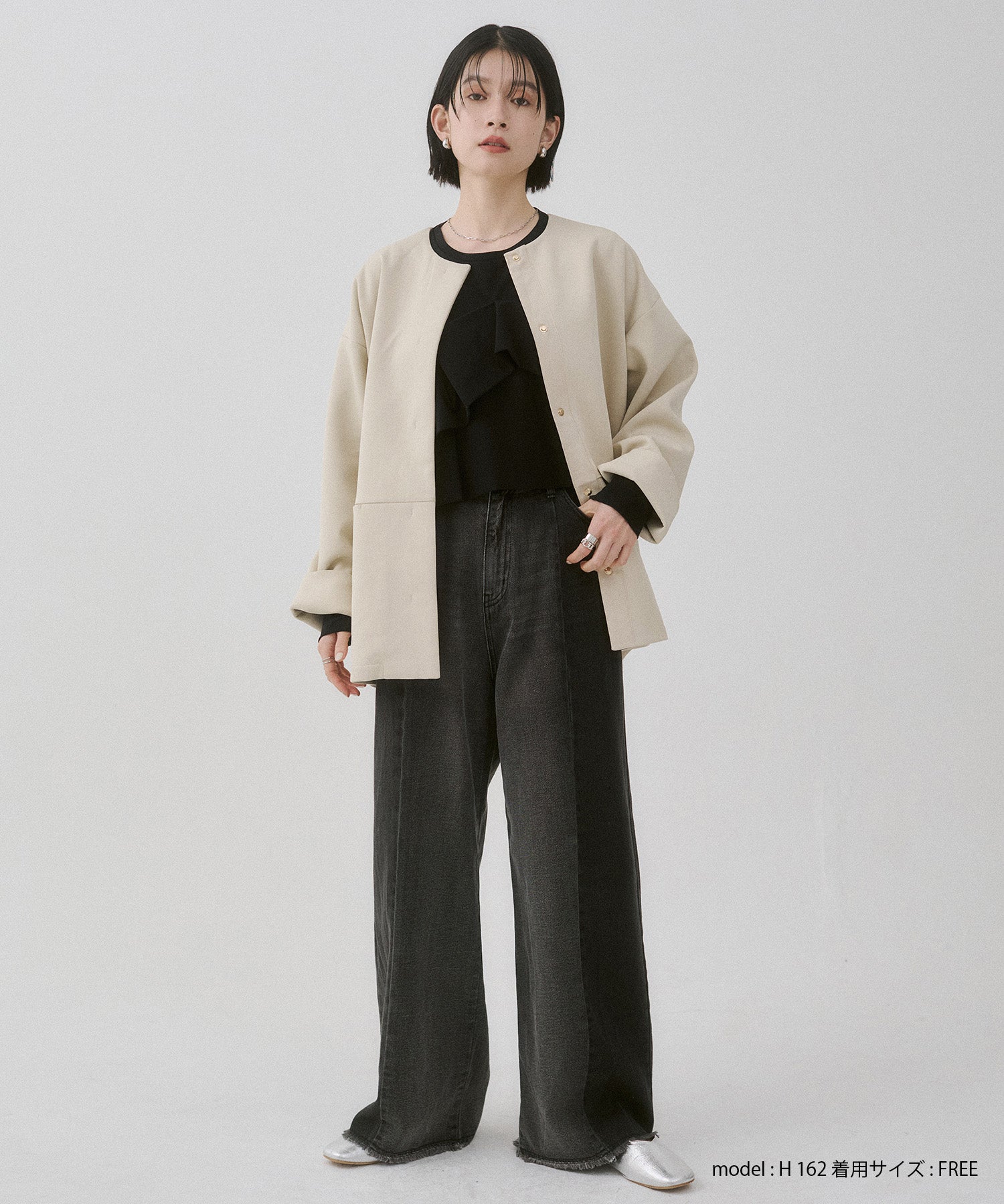 CARDBOARD COLLARLESS COAT