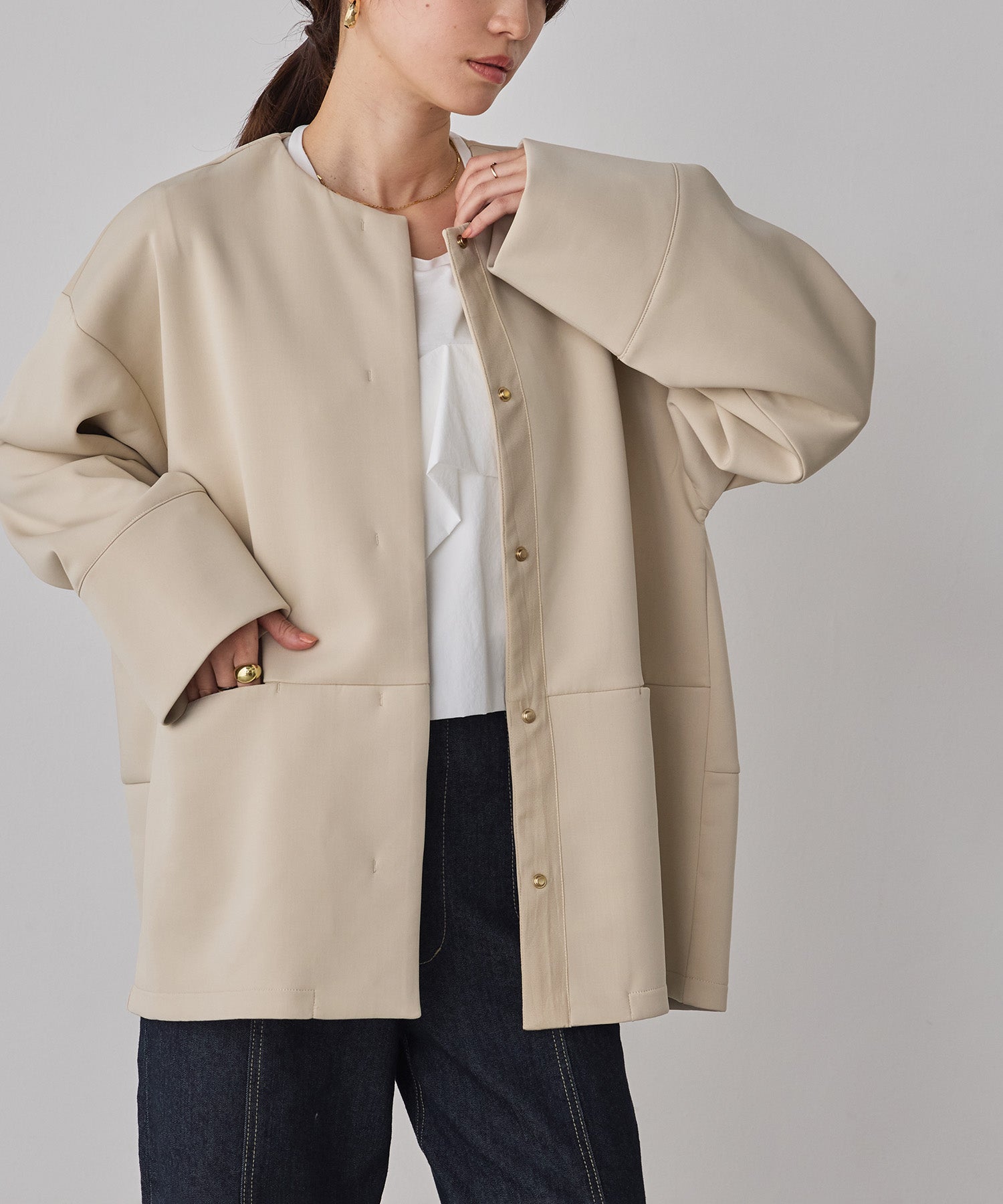 CARDBOARD COLLARLESS COAT