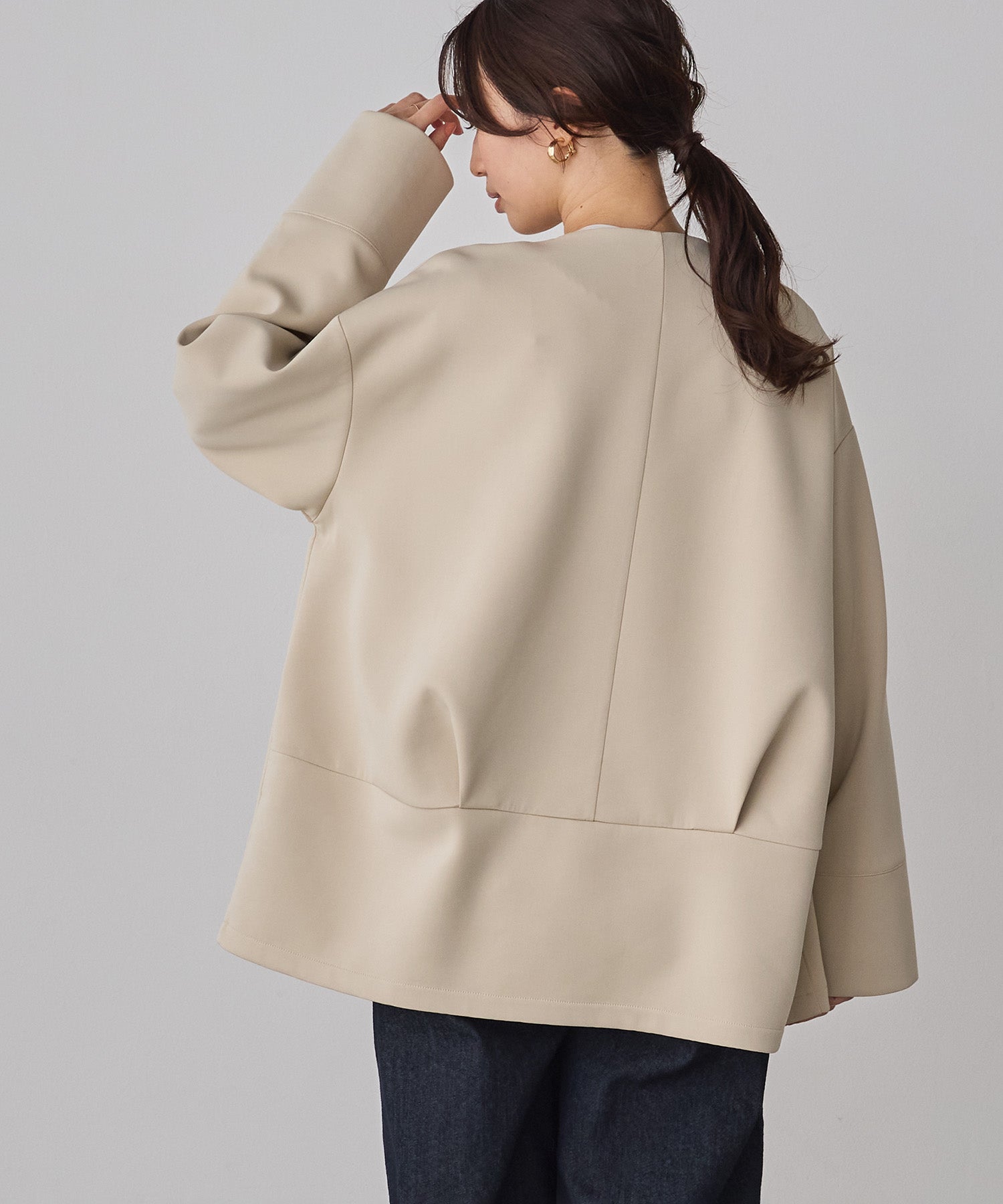 CARDBOARD COLLARLESS COAT