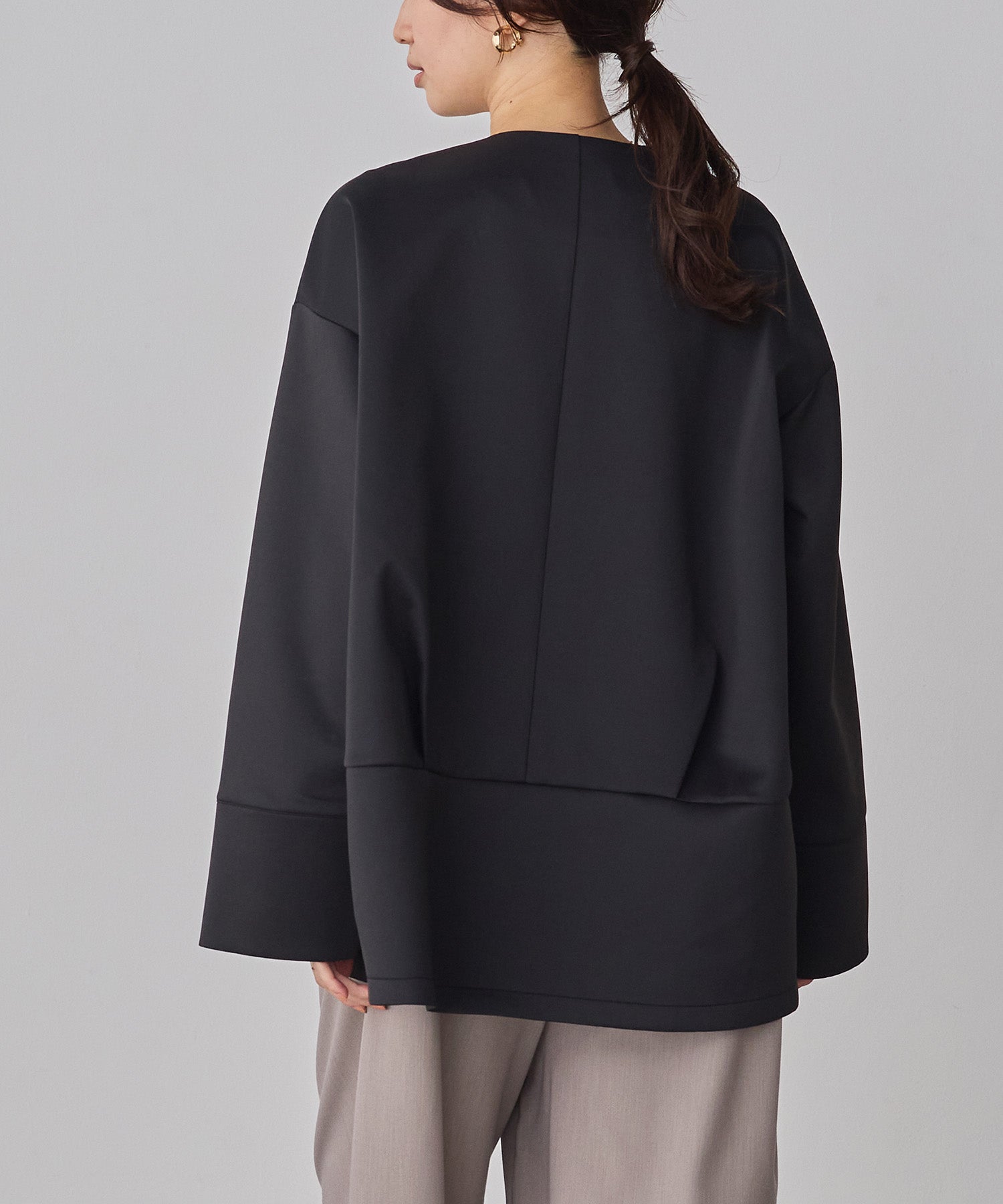 CARDBOARD COLLARLESS COAT