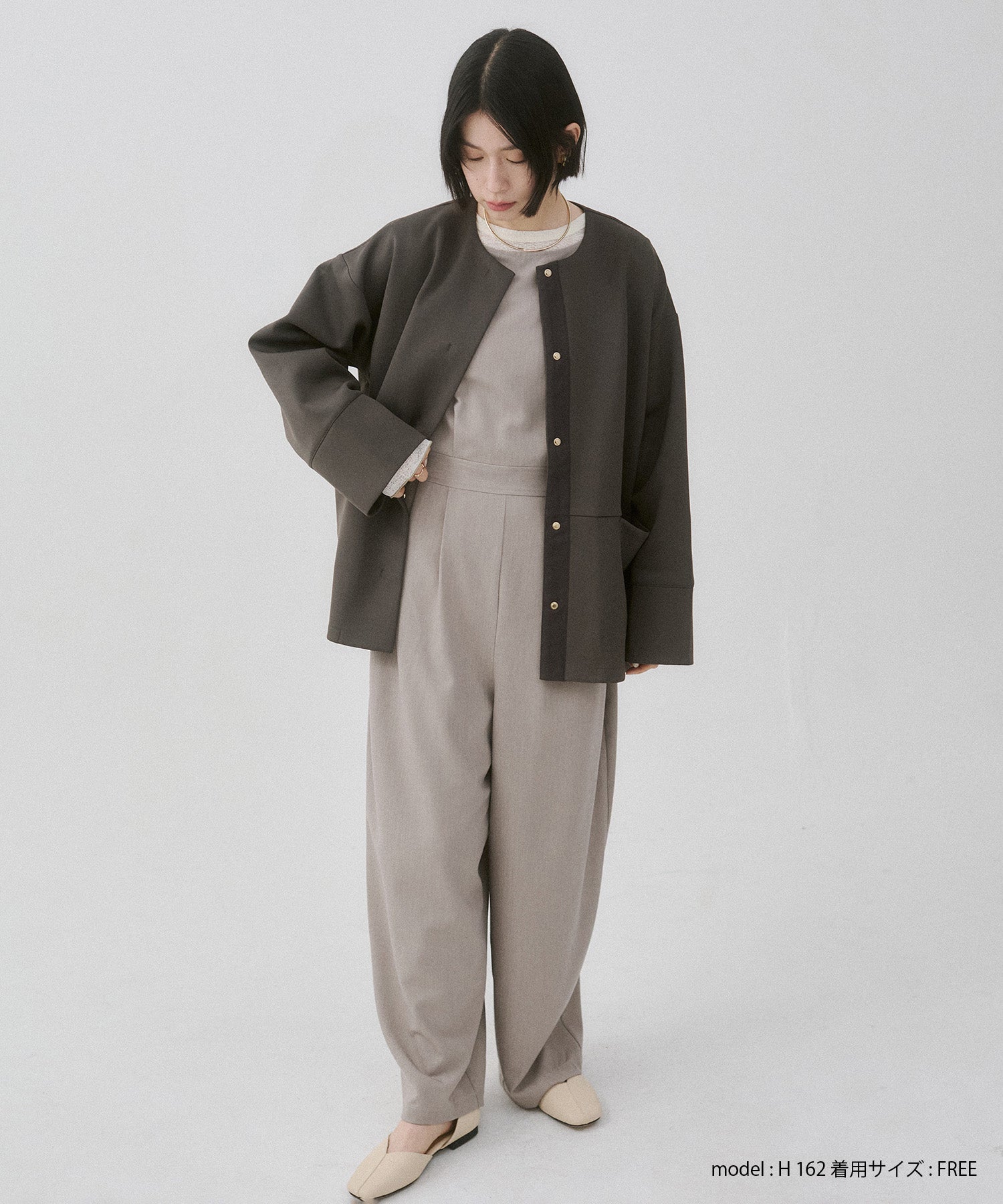 CARDBOARD COLLARLESS COAT