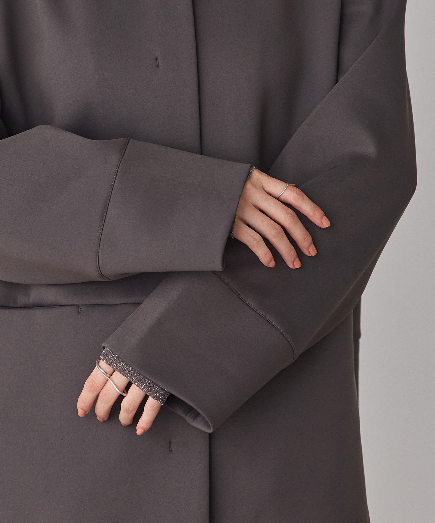 CARDBOARD COLLARLESS COAT
