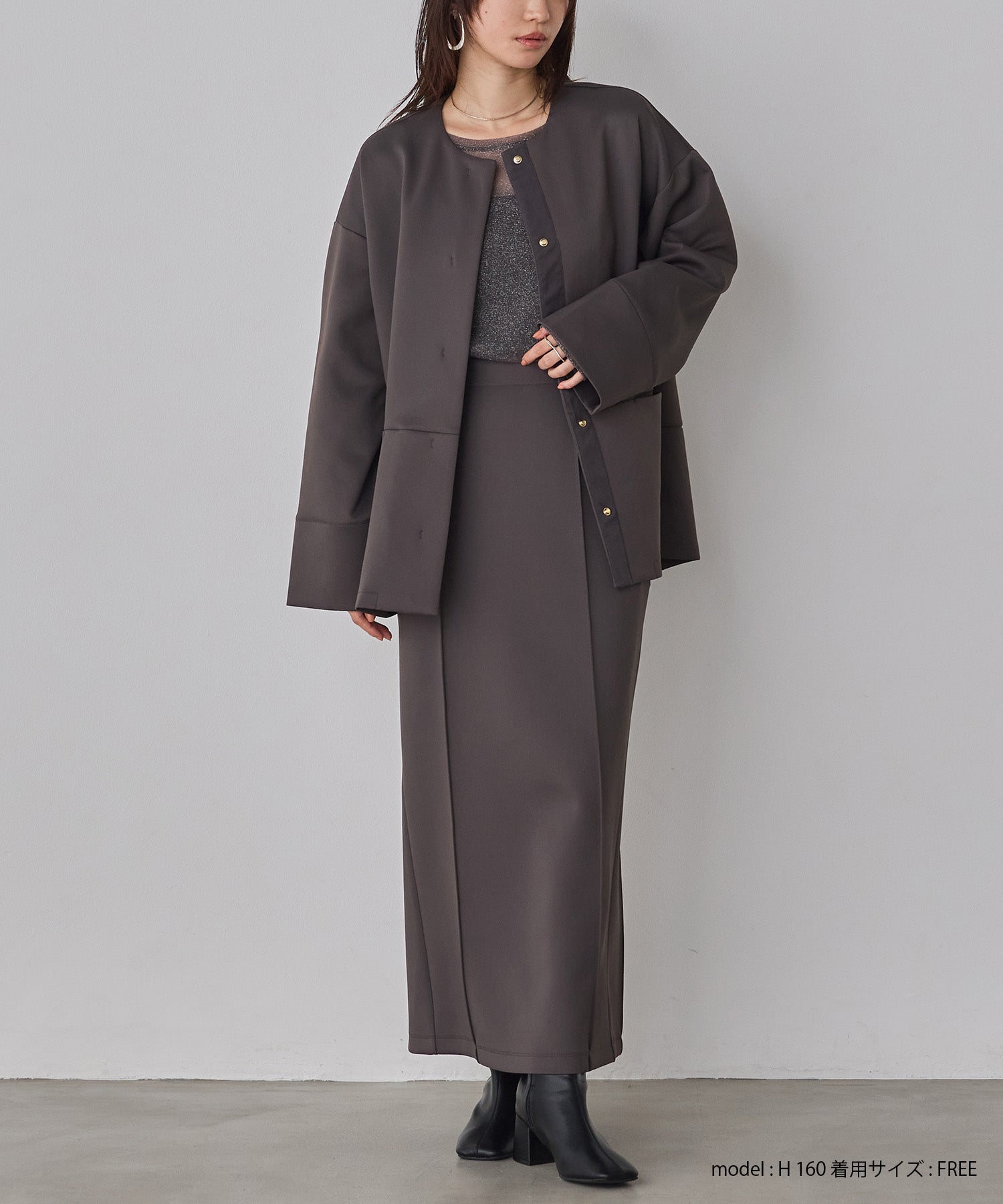 CARDBOARD COLLARLESS COAT