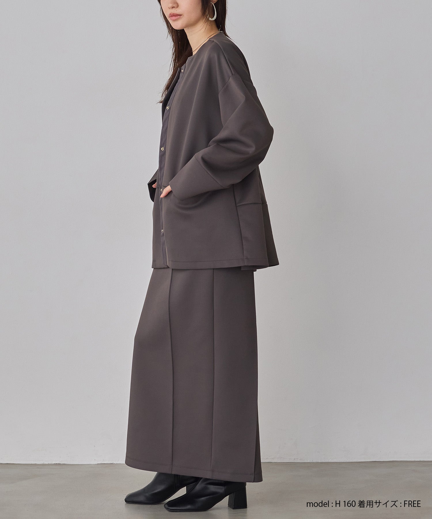 CARDBOARD COLLARLESS COAT