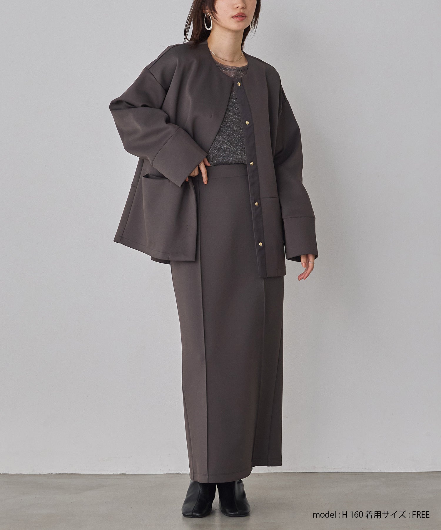CARDBOARD COLLARLESS COAT