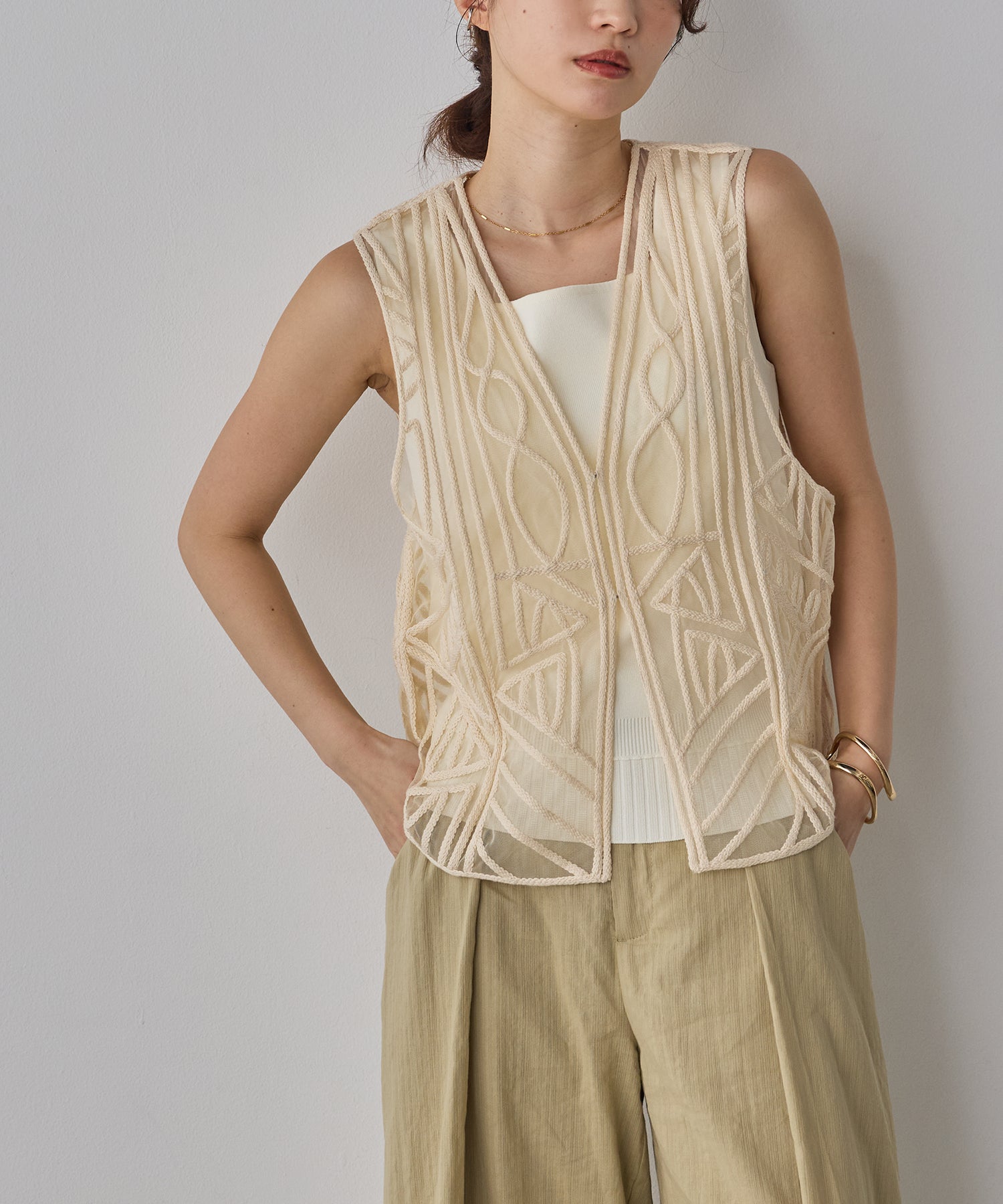 ネット 刺繍ジレ