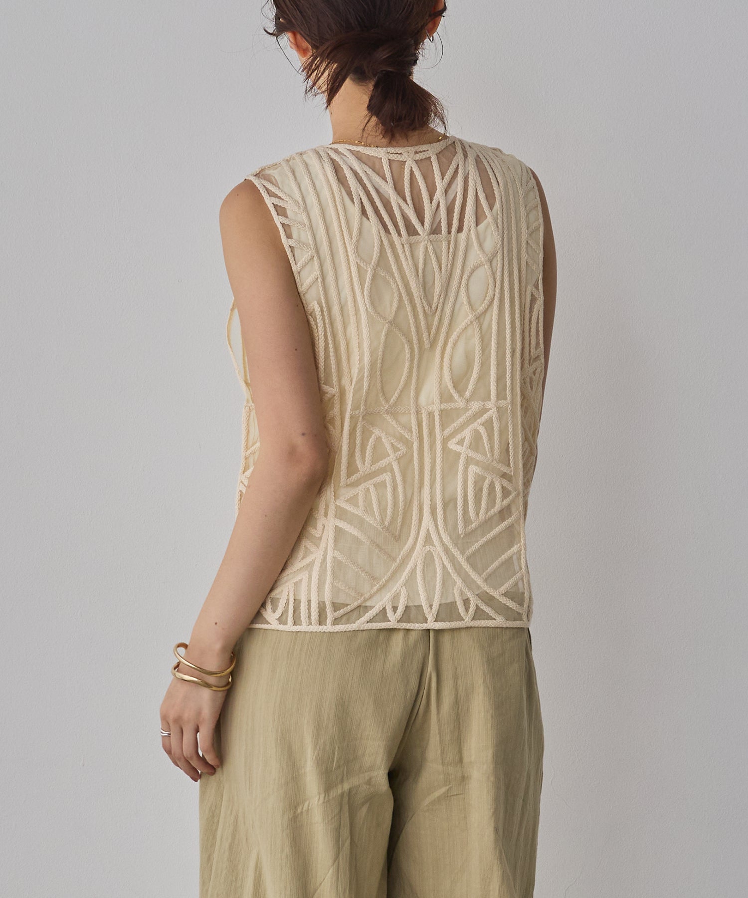 ネット 刺繍ジレ