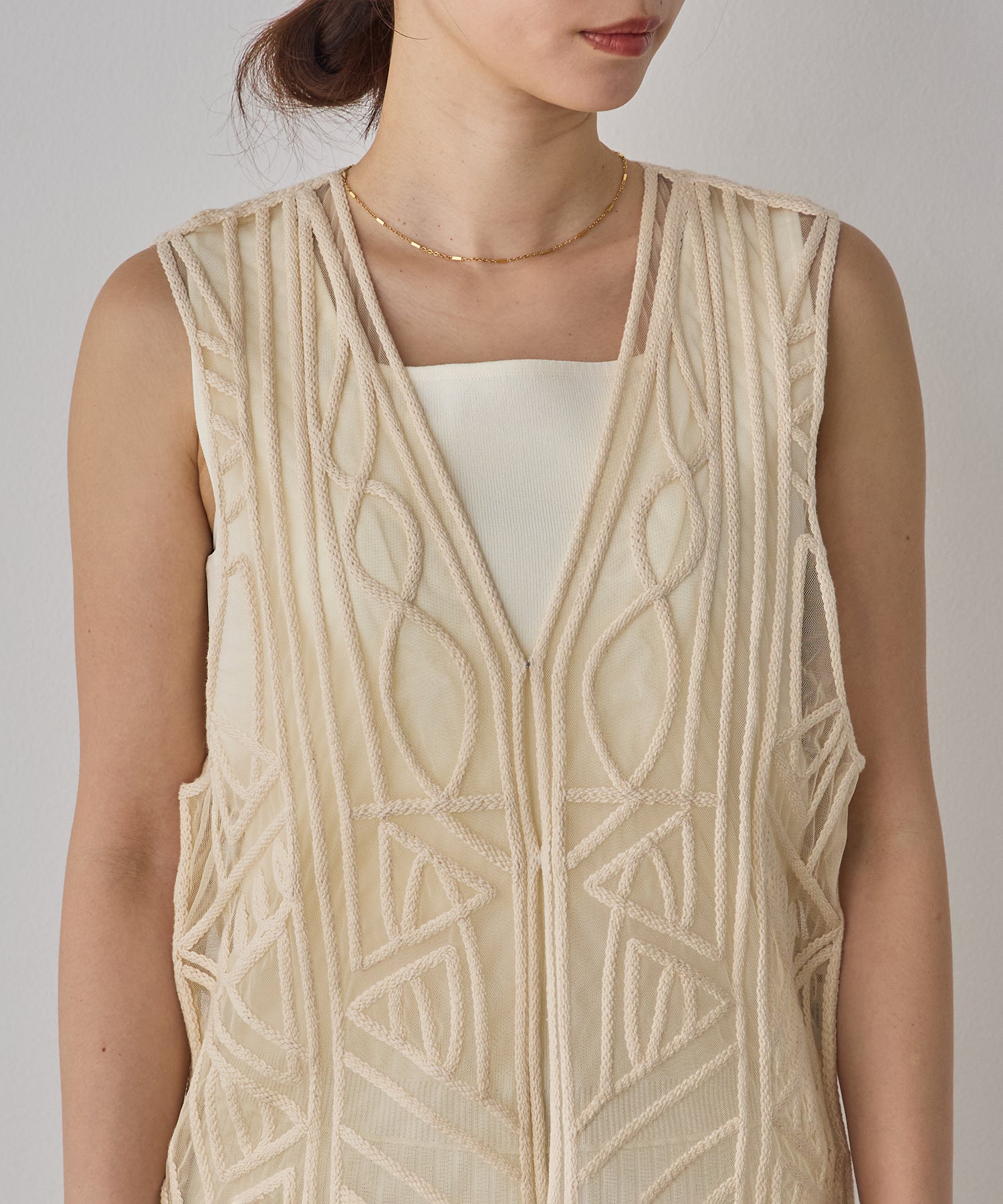 ネット 刺繍ジレ