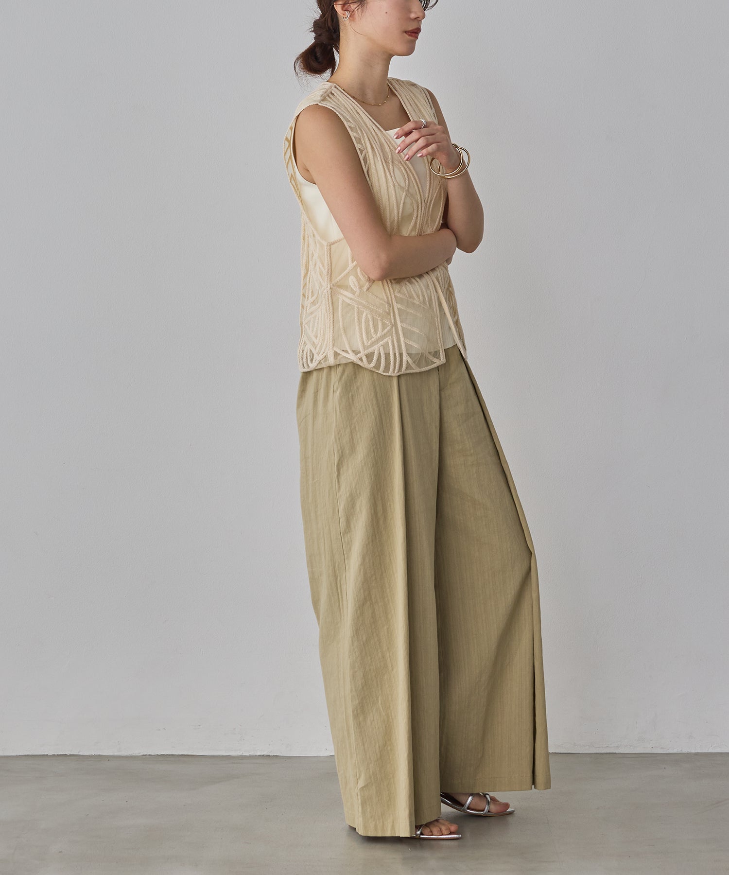 ネット 刺繍ジレ