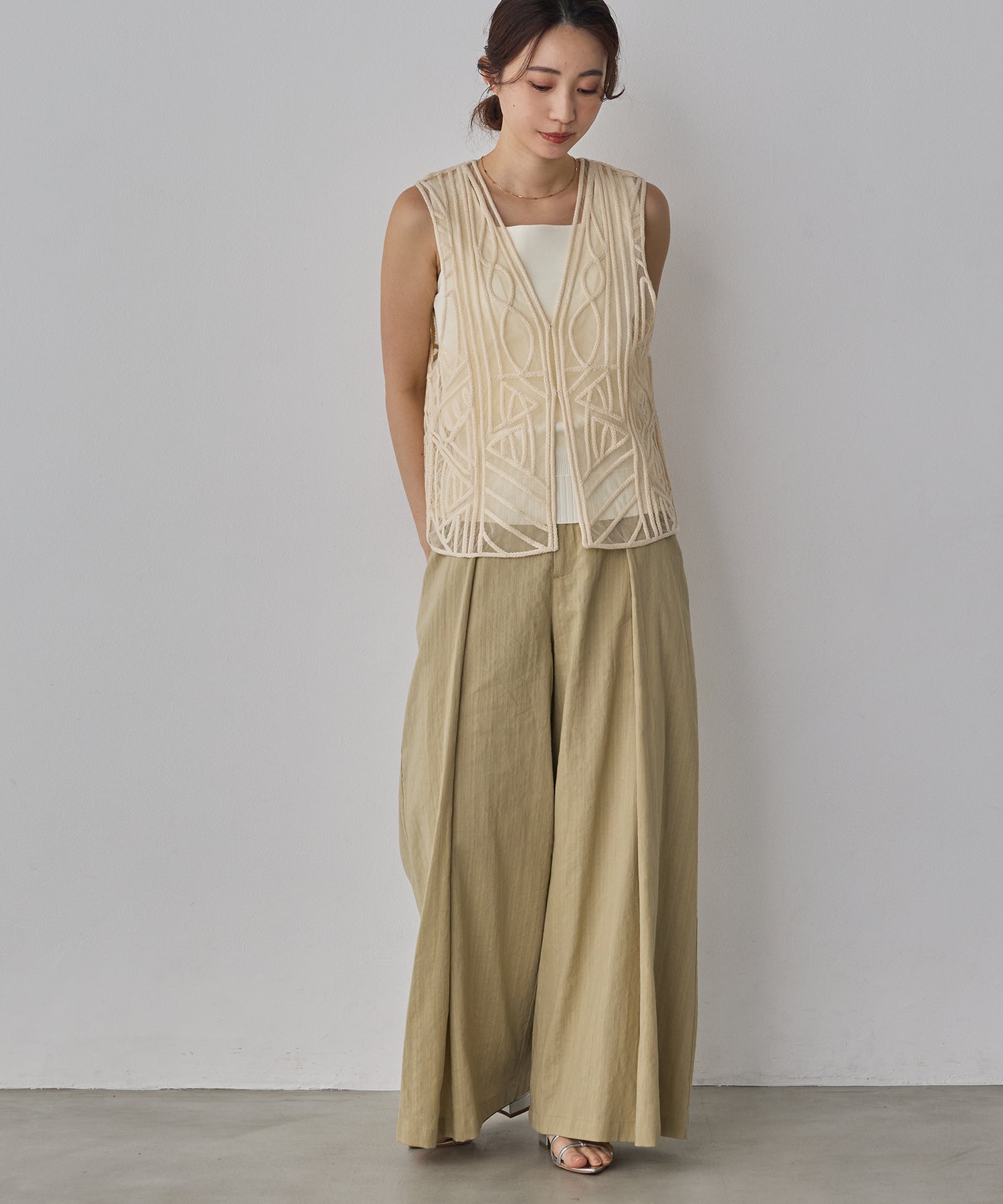 ネット 刺繍ジレ