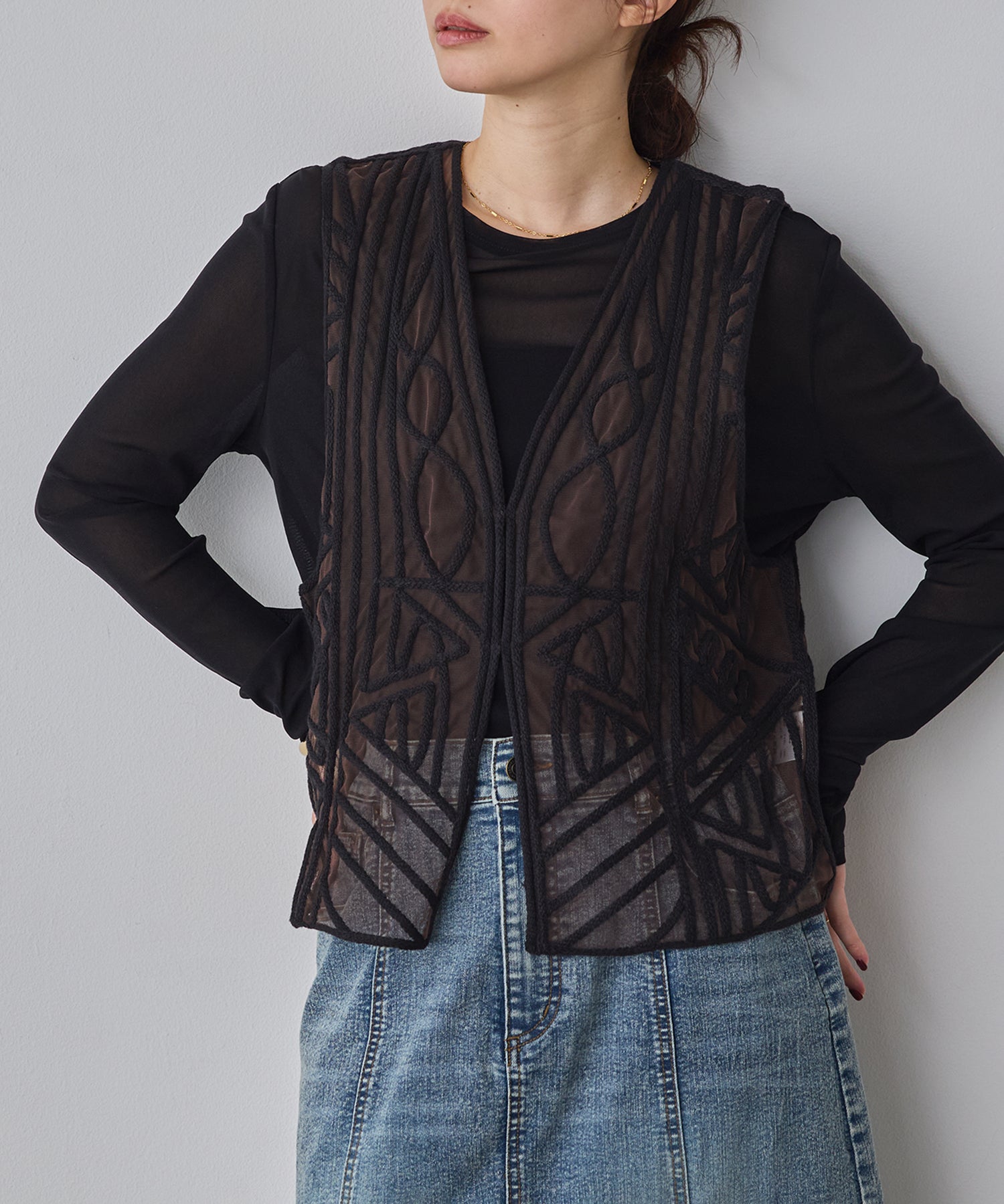 ネット 刺繍ジレ
