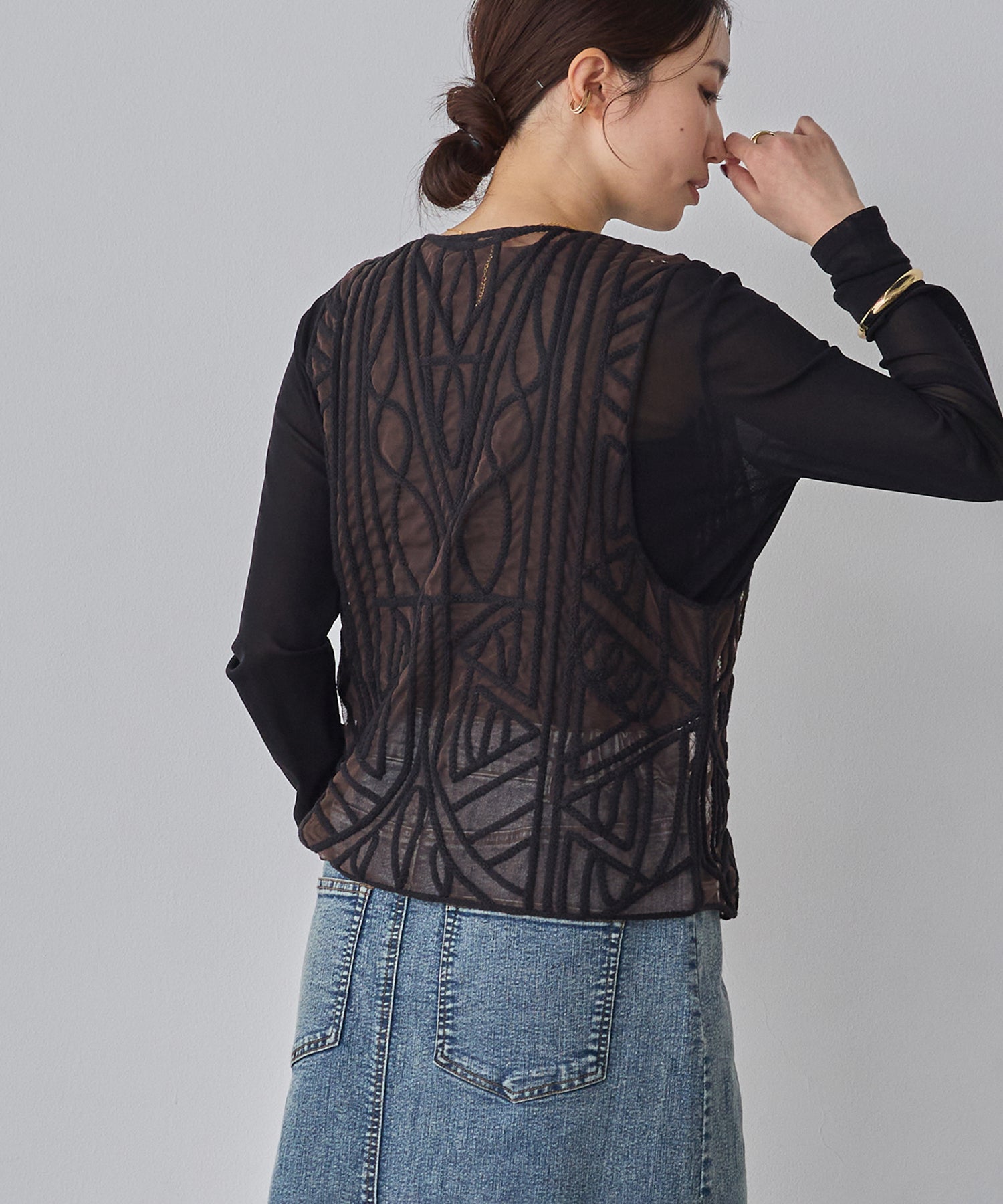 ネット 刺繍ジレ