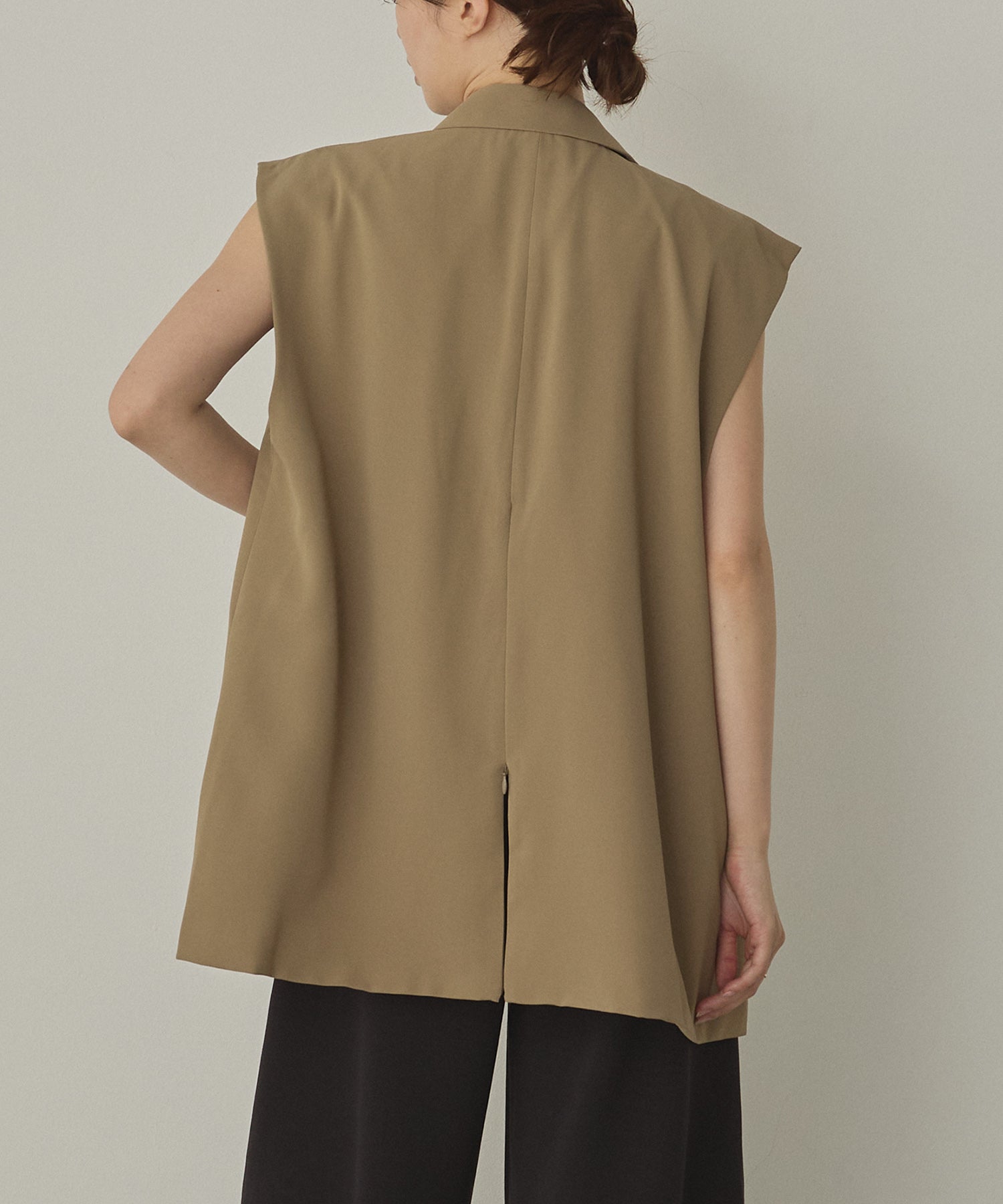 POLY TWILL BACK FASTENER VEST