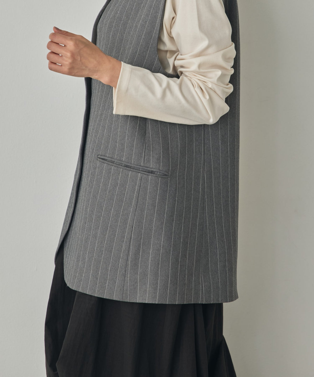 DESIGNS VEST