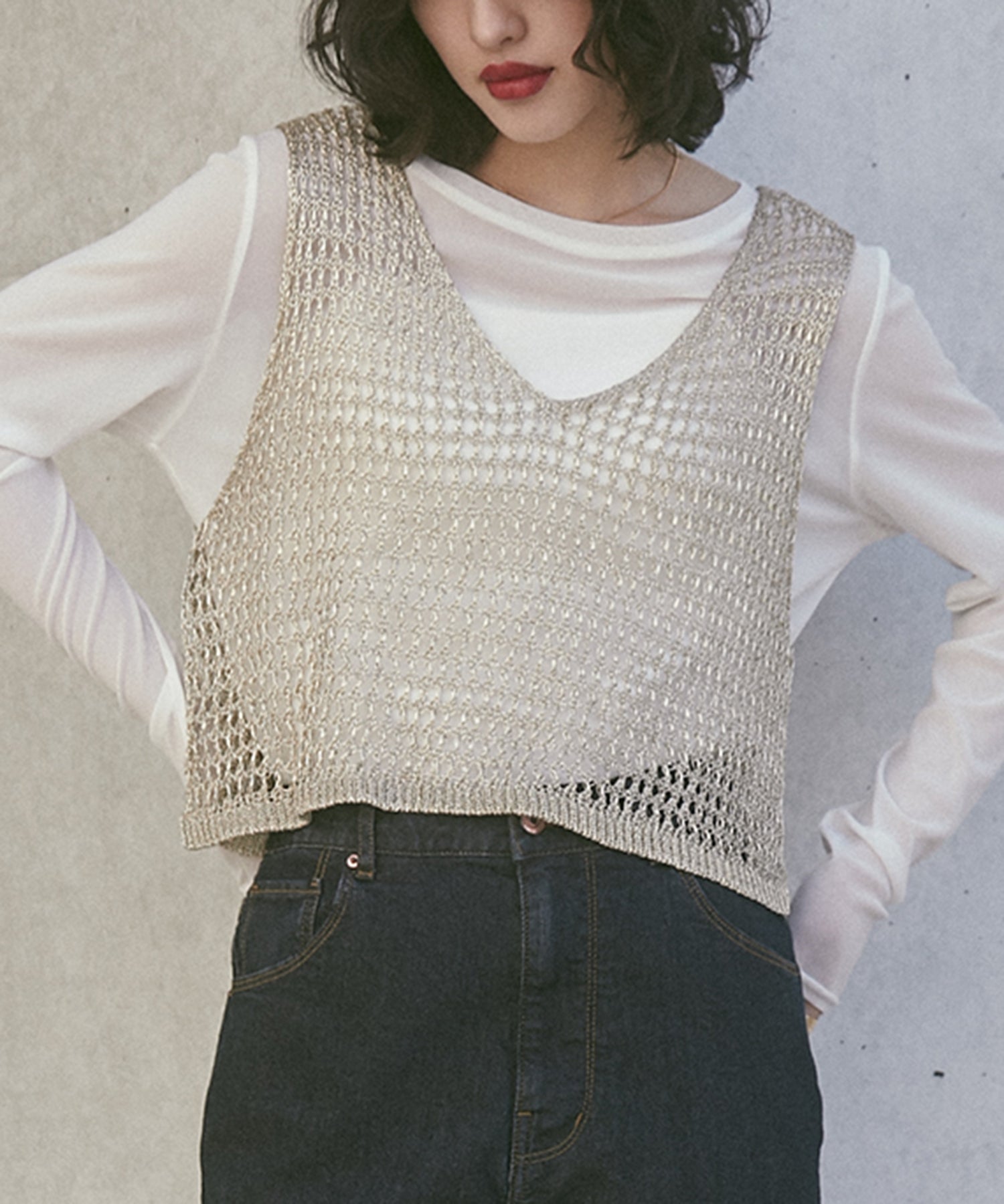 METALLIC YARN KNIT VEST