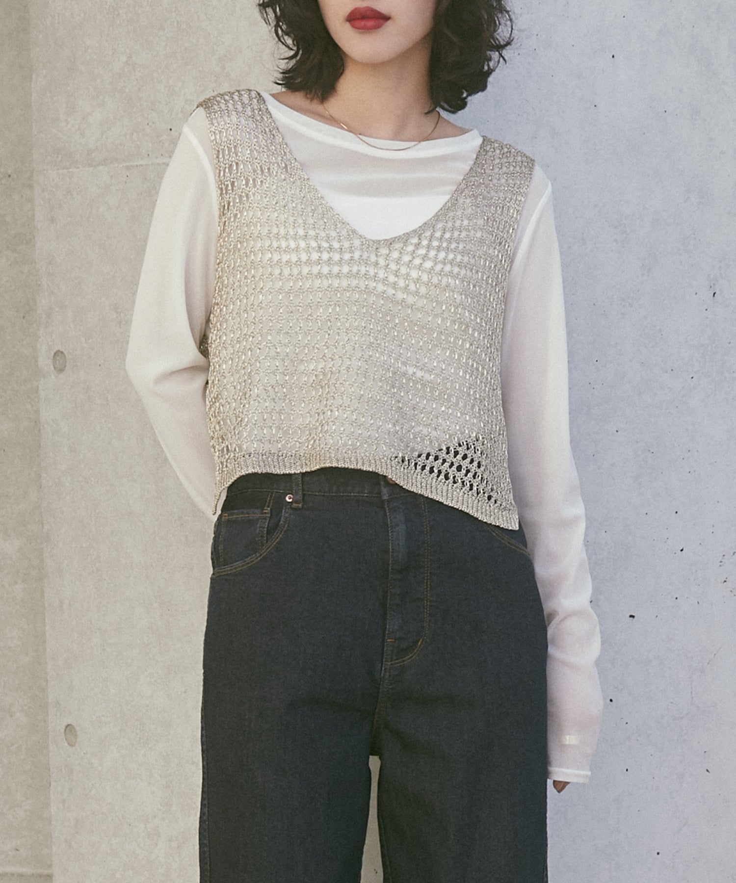 METALLIC YARN KNIT VEST