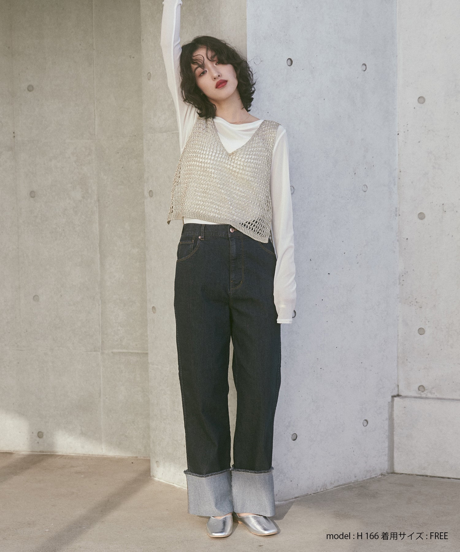 METALLIC YARN KNIT VEST