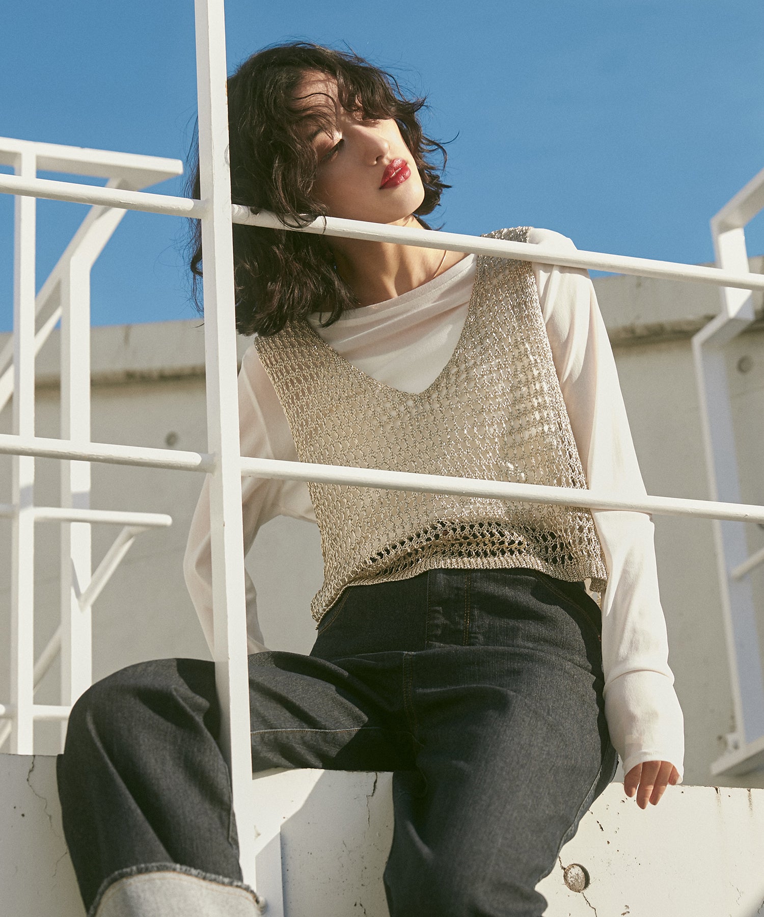 METALLIC YARN KNIT VEST