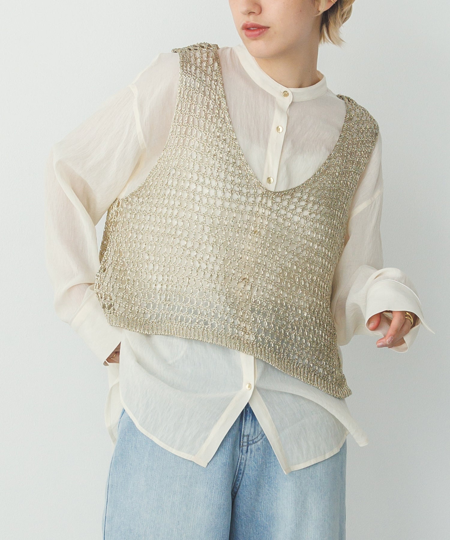 METALLIC YARN KNIT VEST