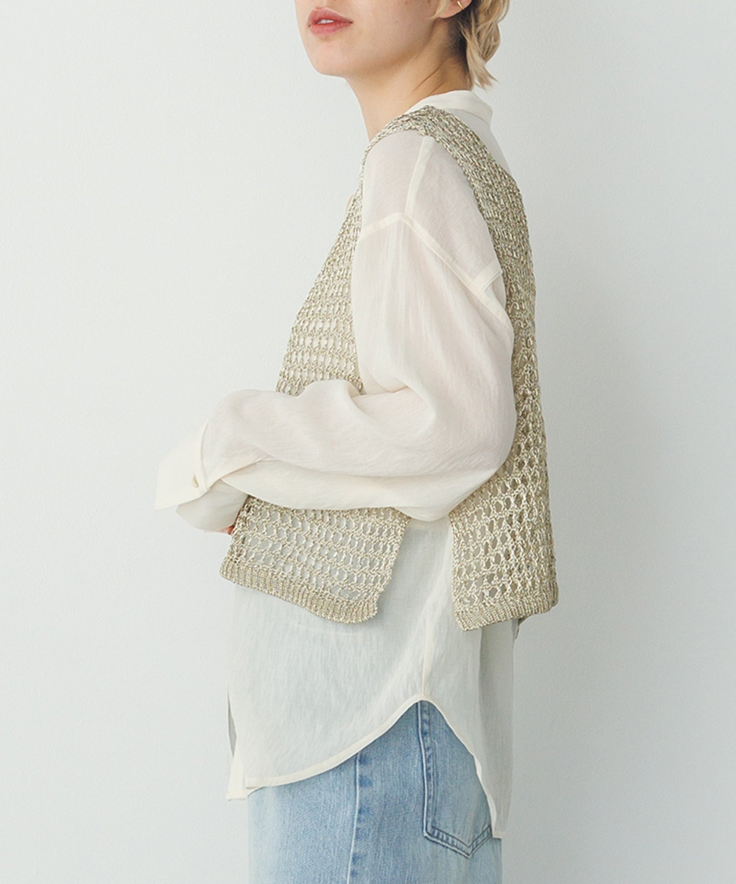 METALLIC YARN KNIT VEST
