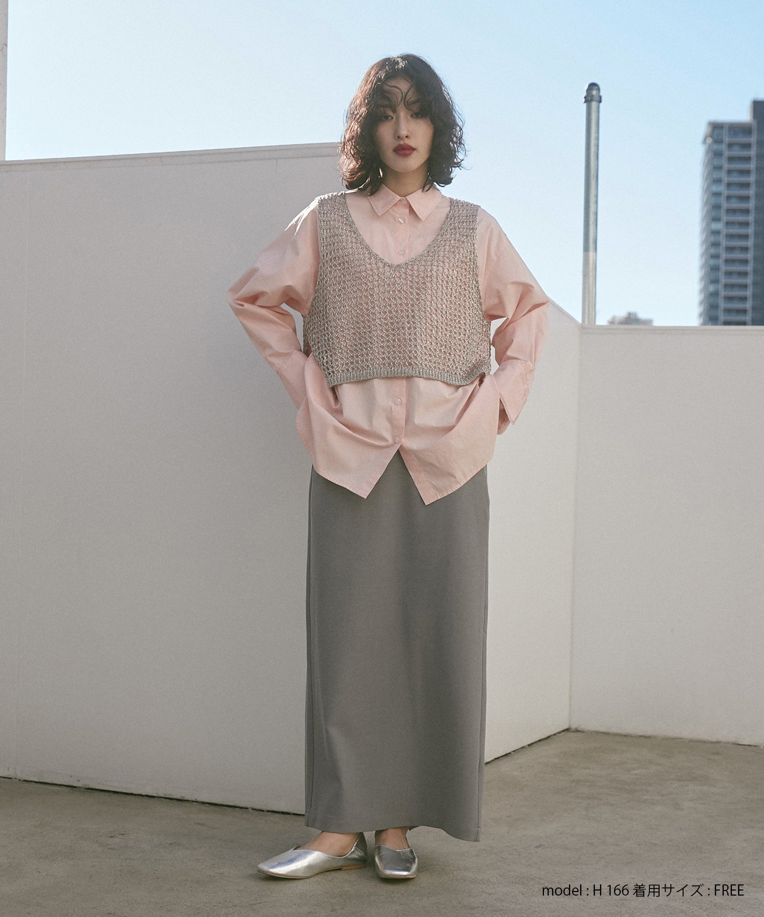 METALLIC YARN KNIT VEST