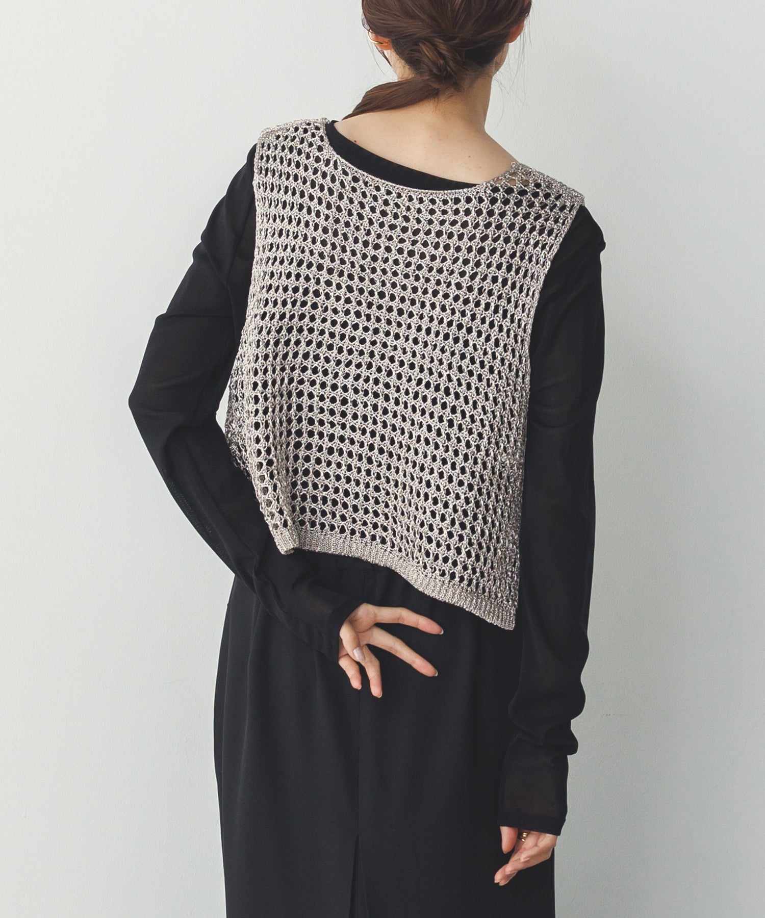 METALLIC YARN KNIT VEST