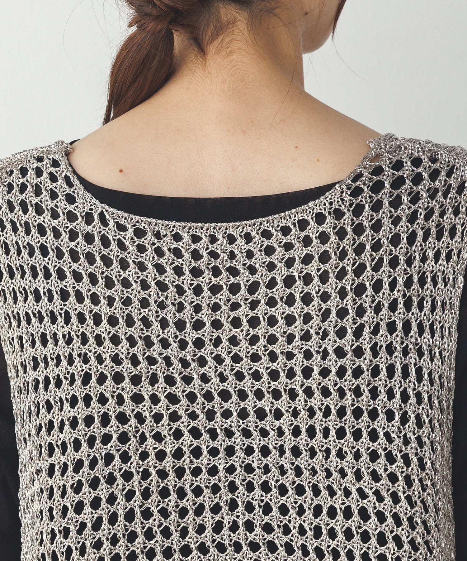 METALLIC YARN KNIT VEST