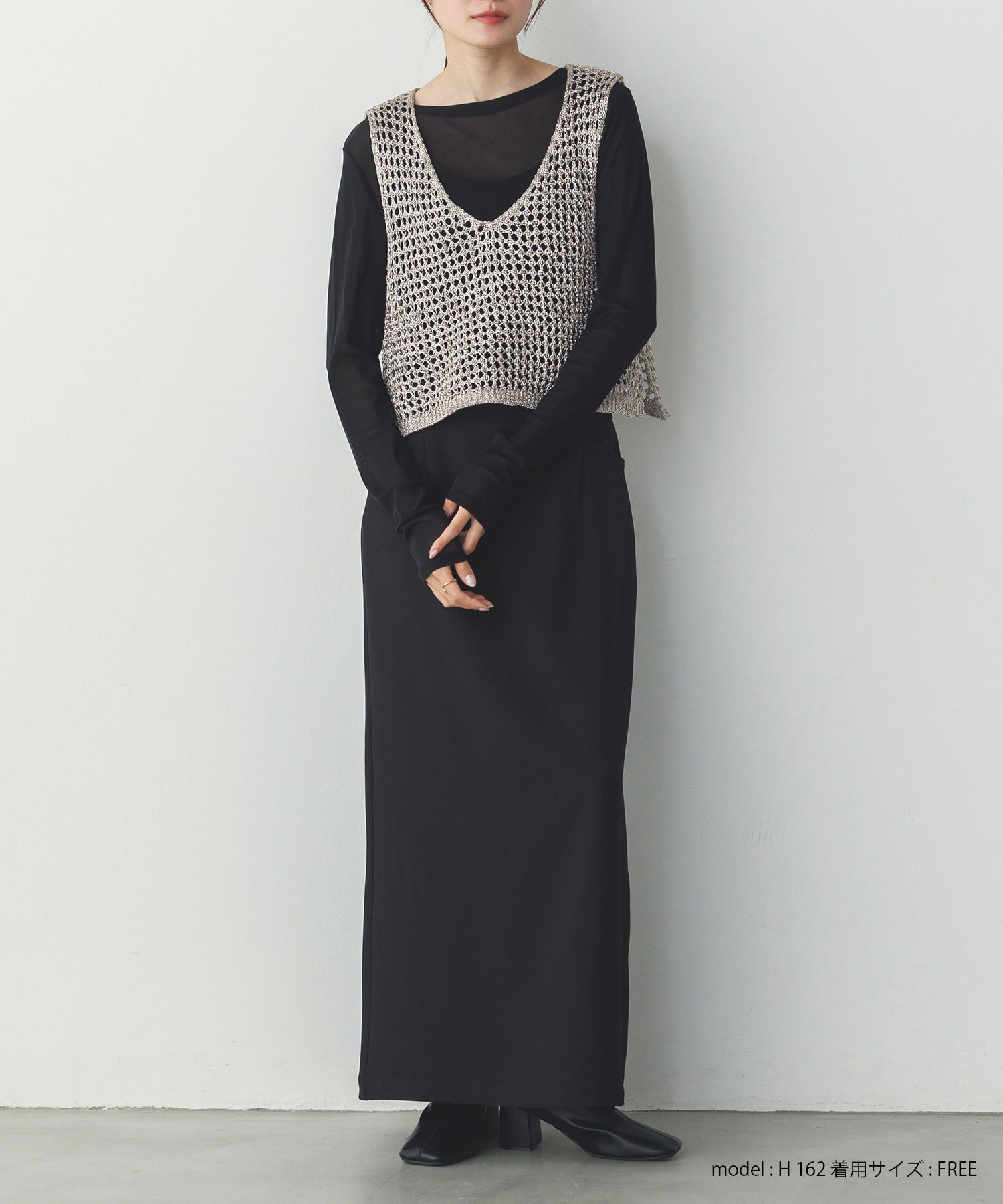 METALLIC YARN KNIT VEST