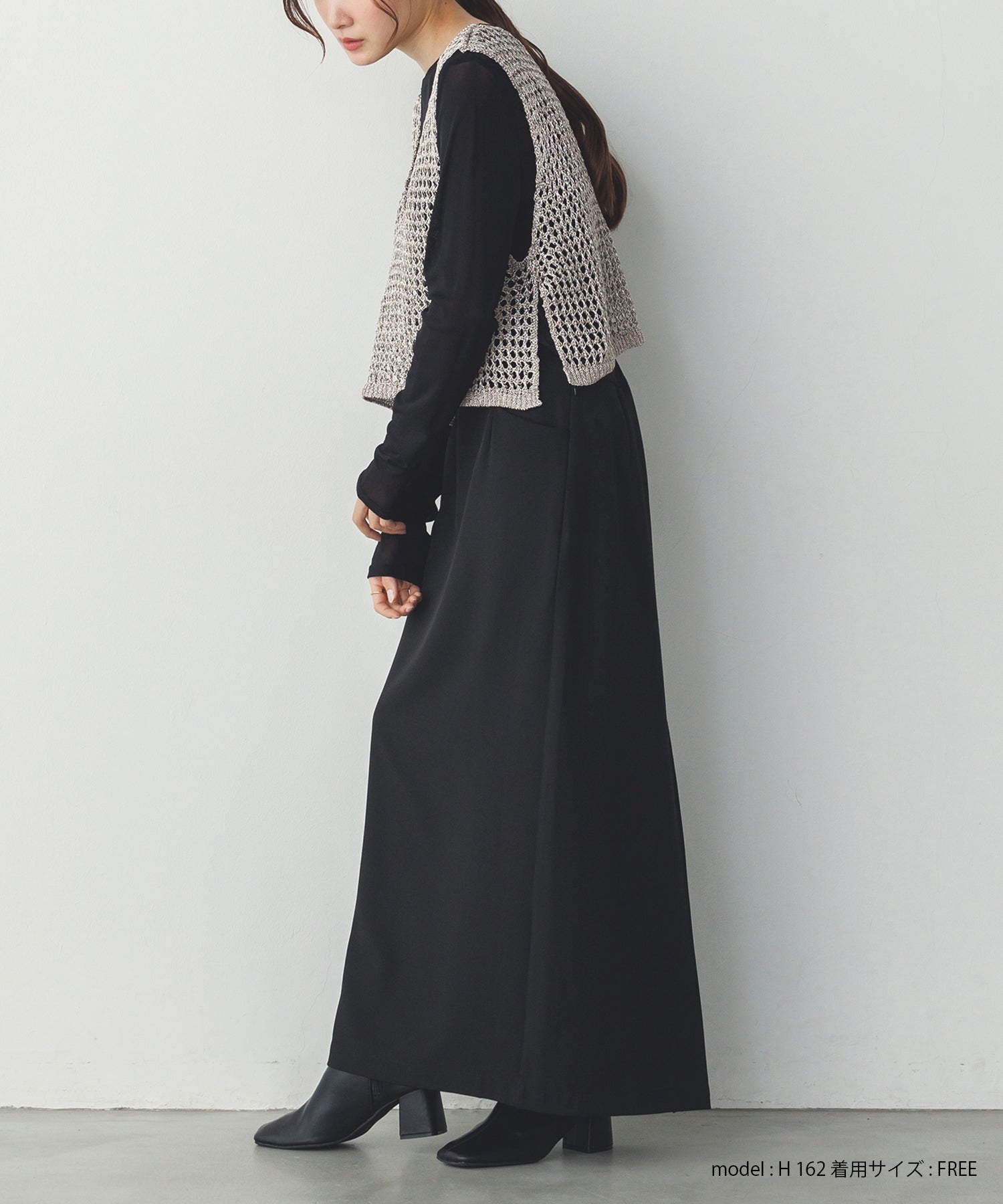 METALLIC YARN KNIT VEST