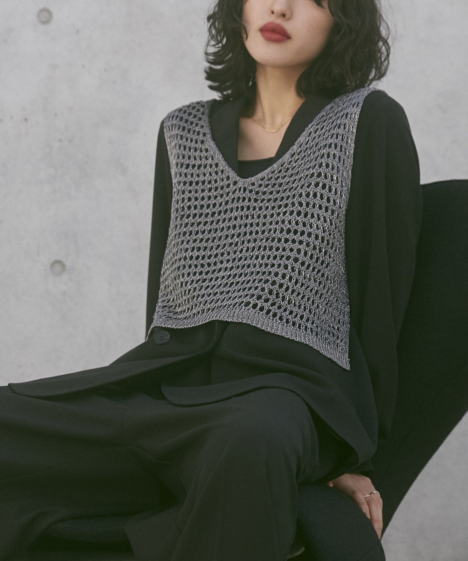 METALLIC YARN KNIT VEST
