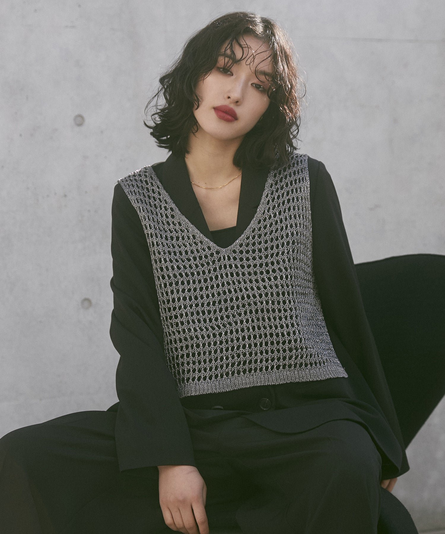 METALLIC YARN KNIT VEST