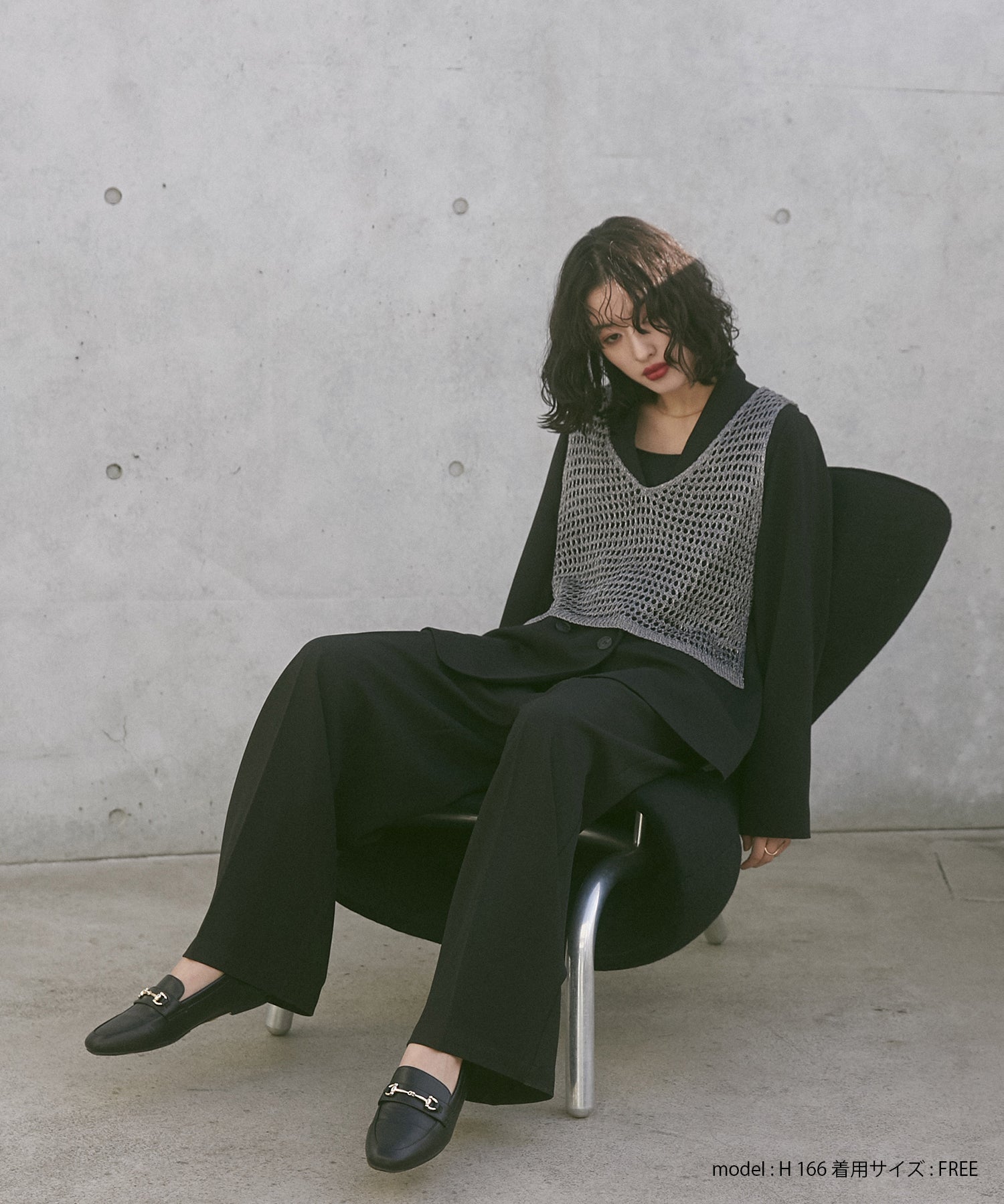 METALLIC YARN KNIT VEST