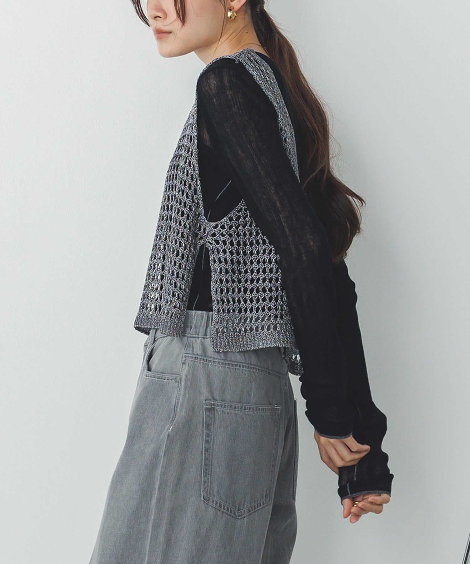 METALLIC YARN KNIT VEST