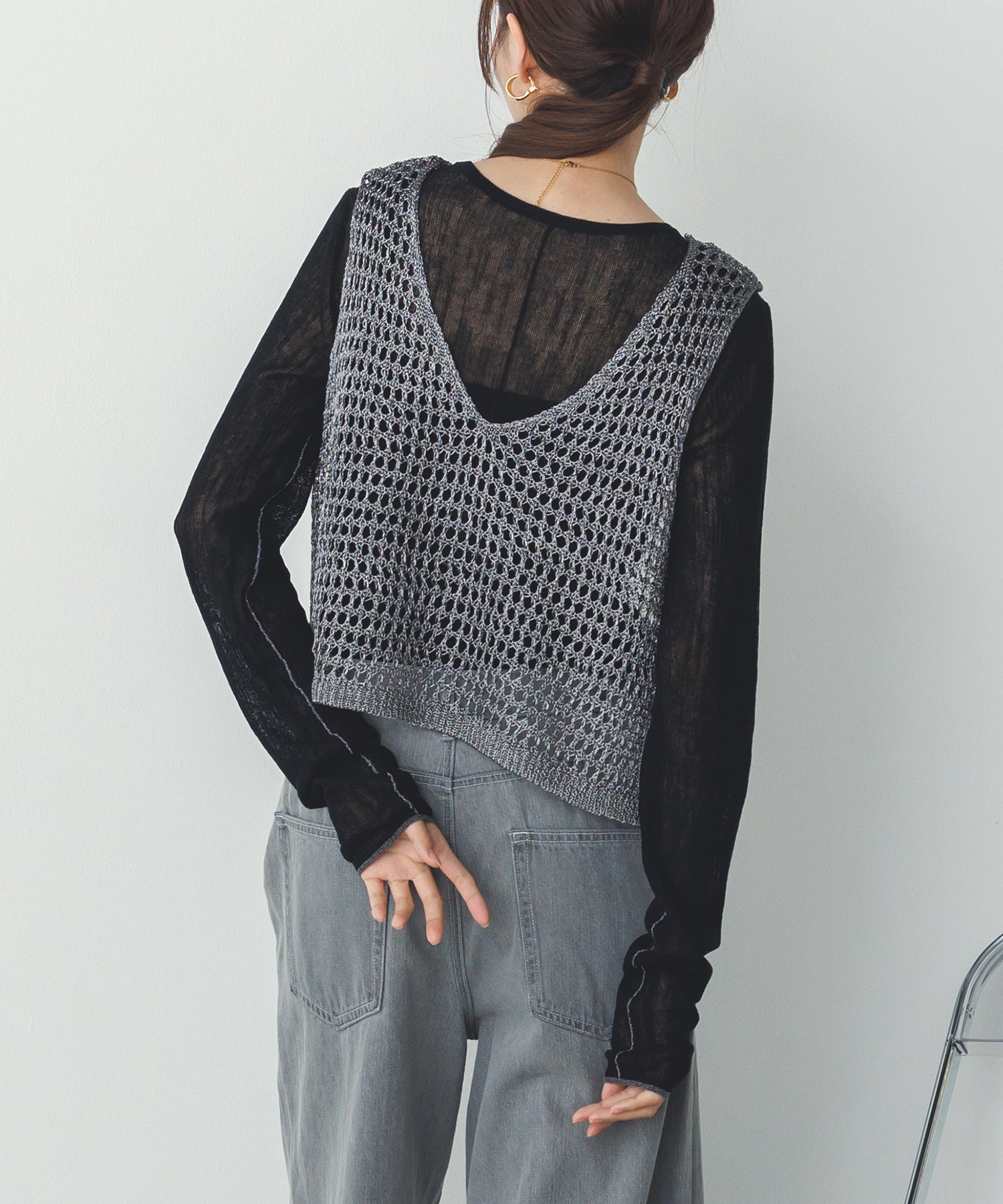 METALLIC YARN KNIT VEST