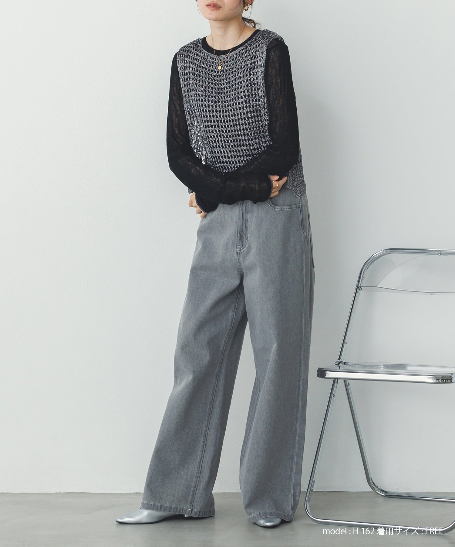 METALLIC YARN KNIT VEST
