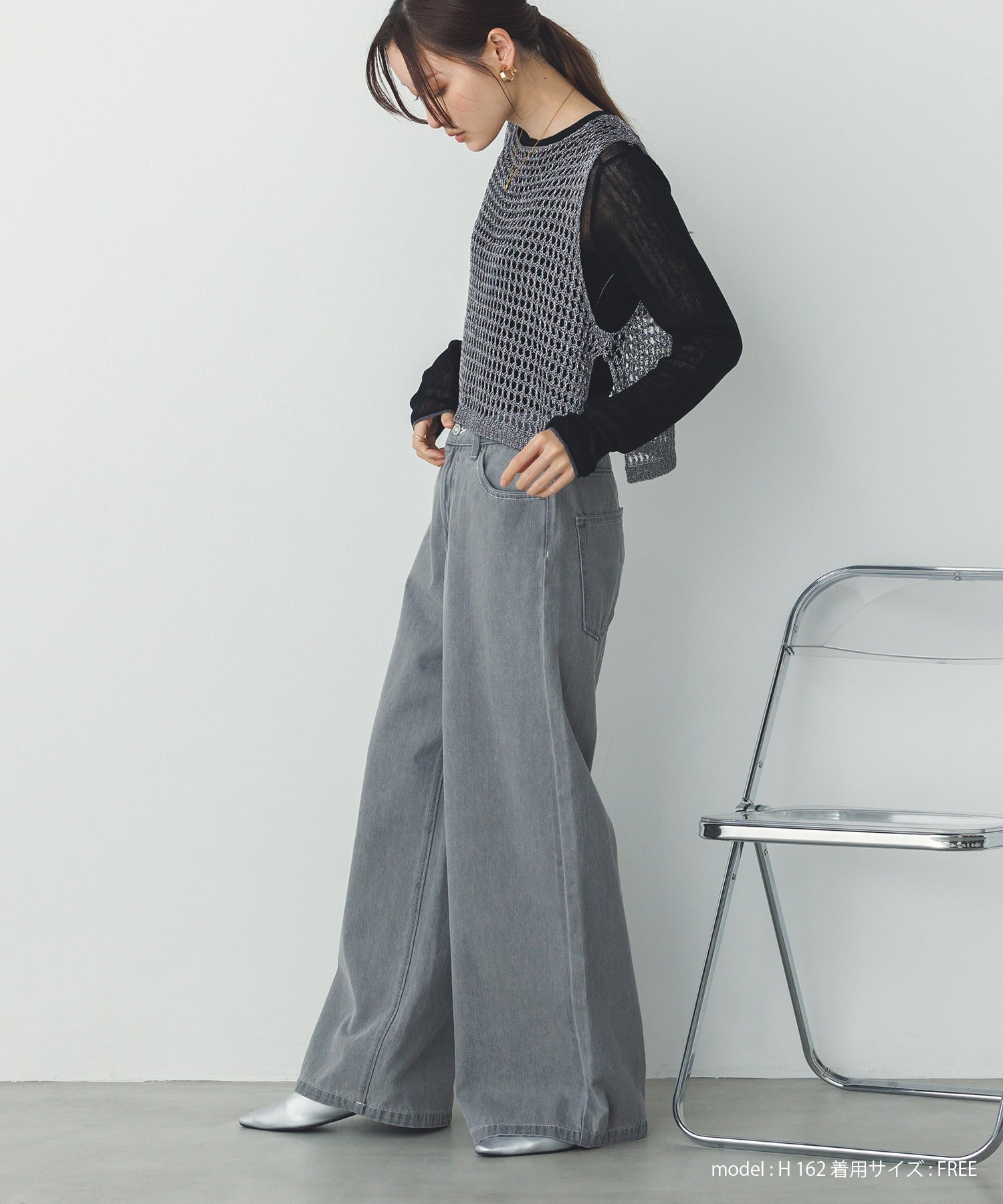 METALLIC YARN KNIT VEST