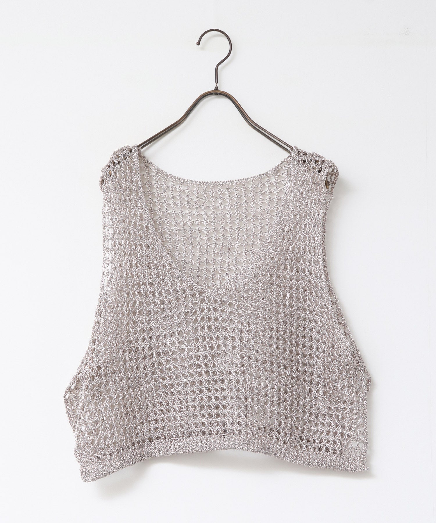 METALLIC YARN KNIT VEST