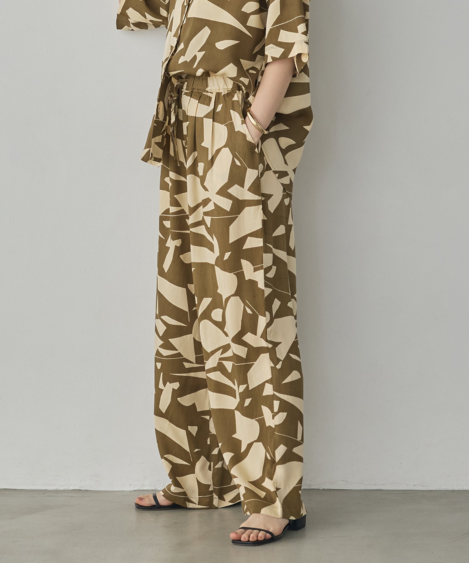 VISCOSE SATIN PRINTED EASY PANTS