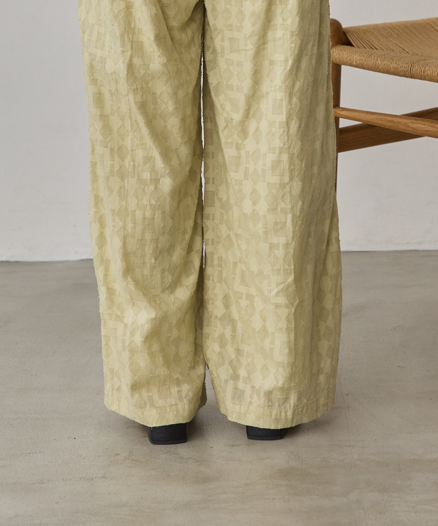 CUT-JACQUARD EASY PANTS