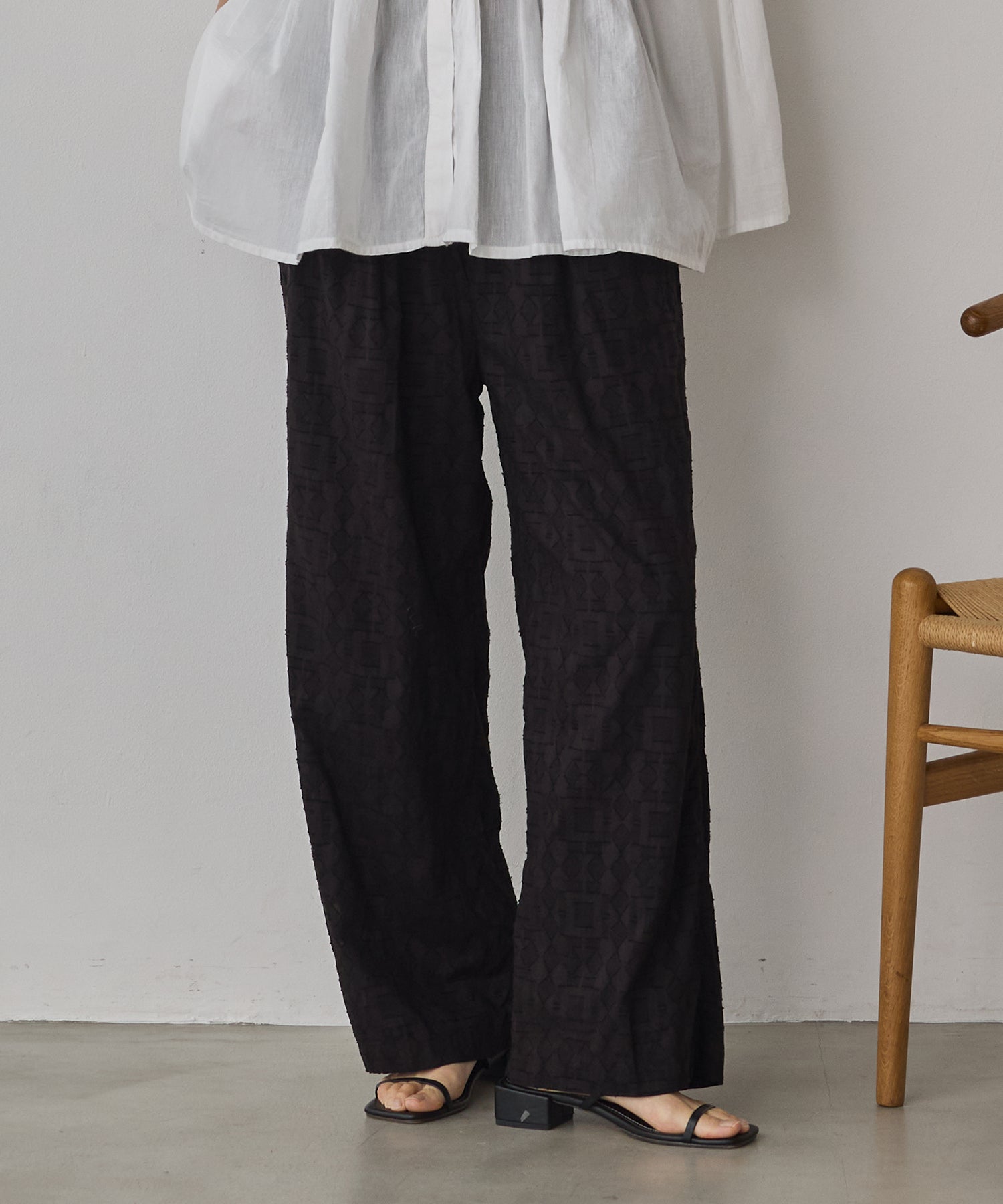 CUT-JACQUARD EASY PANTS